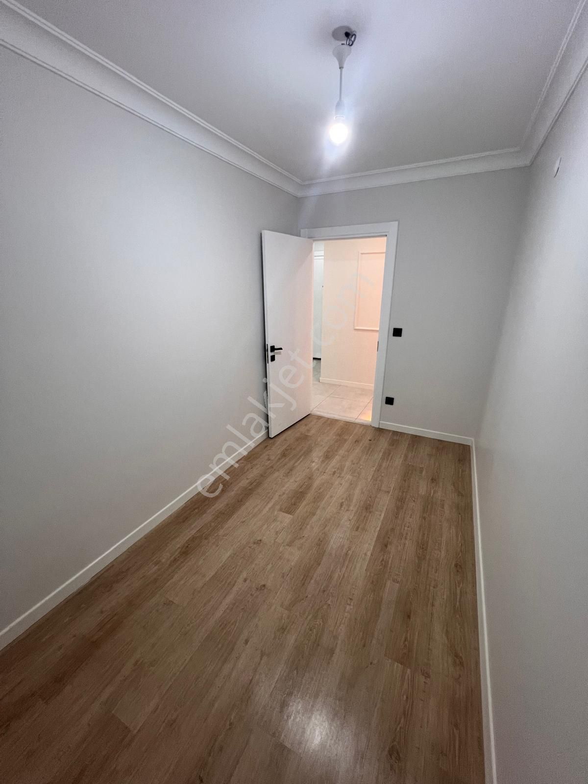 Kaçmaz'dan Cevizlide Minibüs Yolunun Dibinde Lüx Tasarlanmış 3+1 - Görsel 12