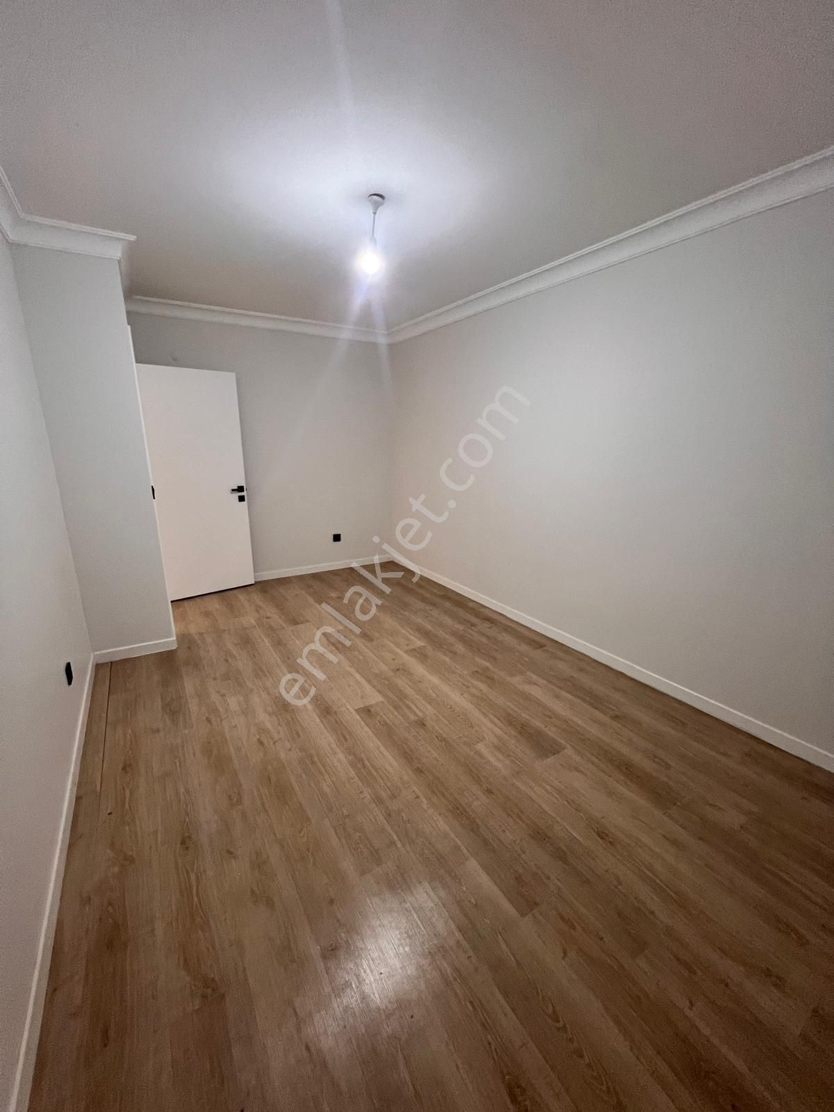 Kaçmaz'dan Cevizlide Minibüs Yolunun Dibinde Lüx Tasarlanmış 3+1 - Görsel 16