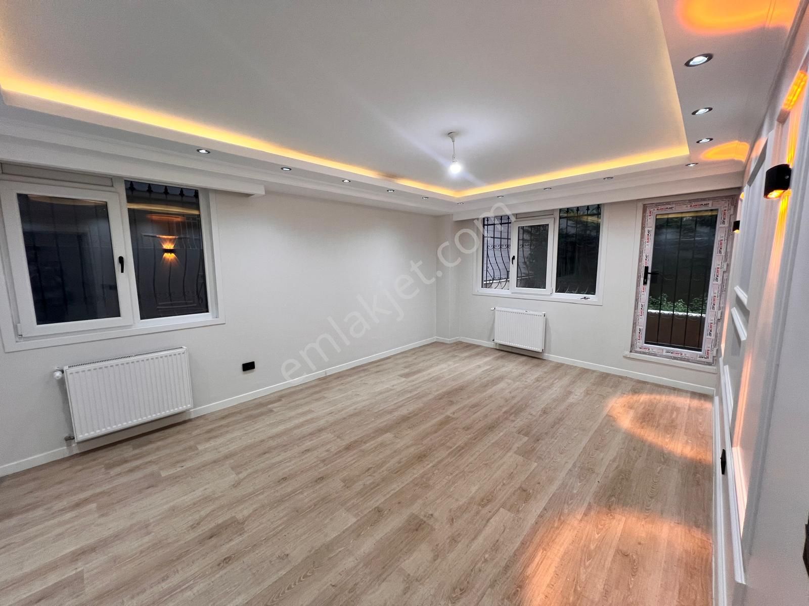 Kaçmaz'dan Cevizlide Minibüs Yolunun Dibinde Lüx Tasarlanmış 3+1 - Görsel 8