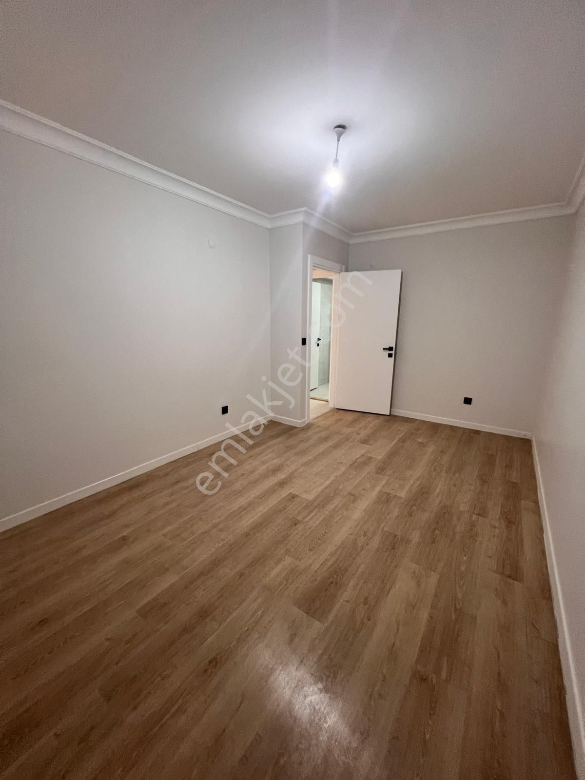 Kaçmaz'dan Cevizlide Minibüs Yolunun Dibinde Lüx Tasarlanmış 3+1 - Görsel 15