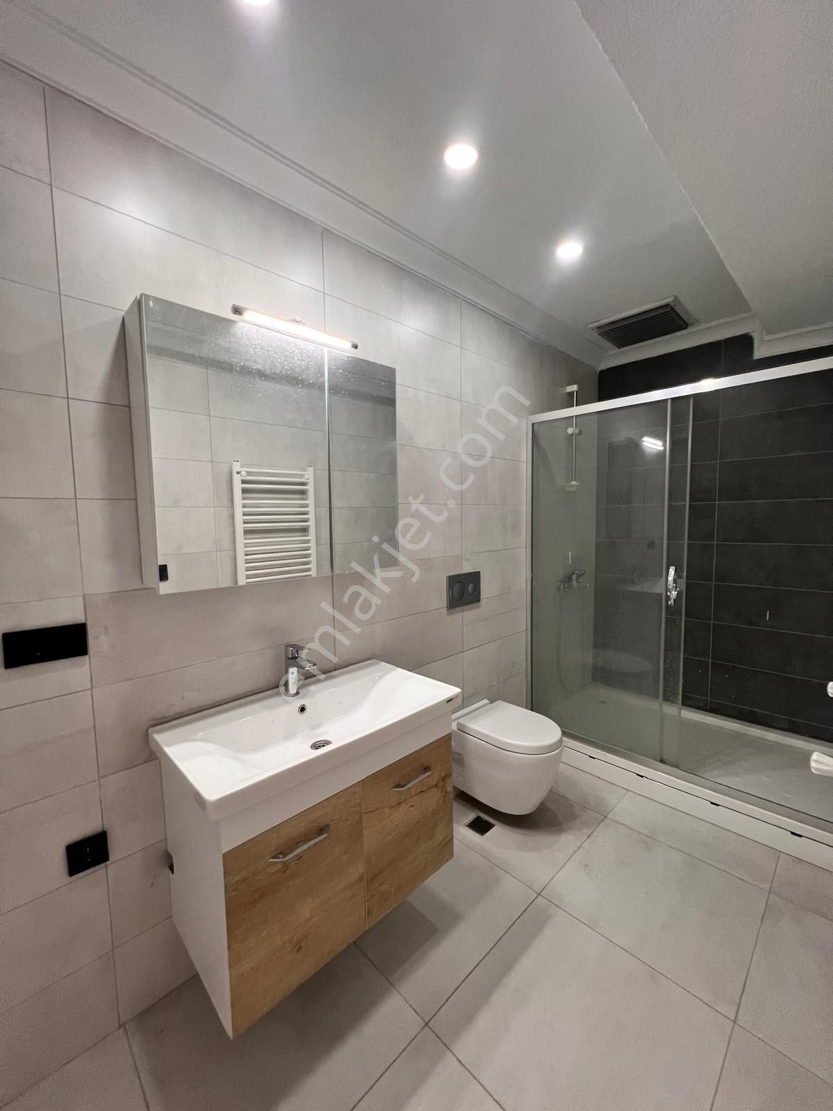 Kaçmaz'dan Cevizlide Minibüs Yolunun Dibinde Lüx Tasarlanmış 3+1 - Görsel 33