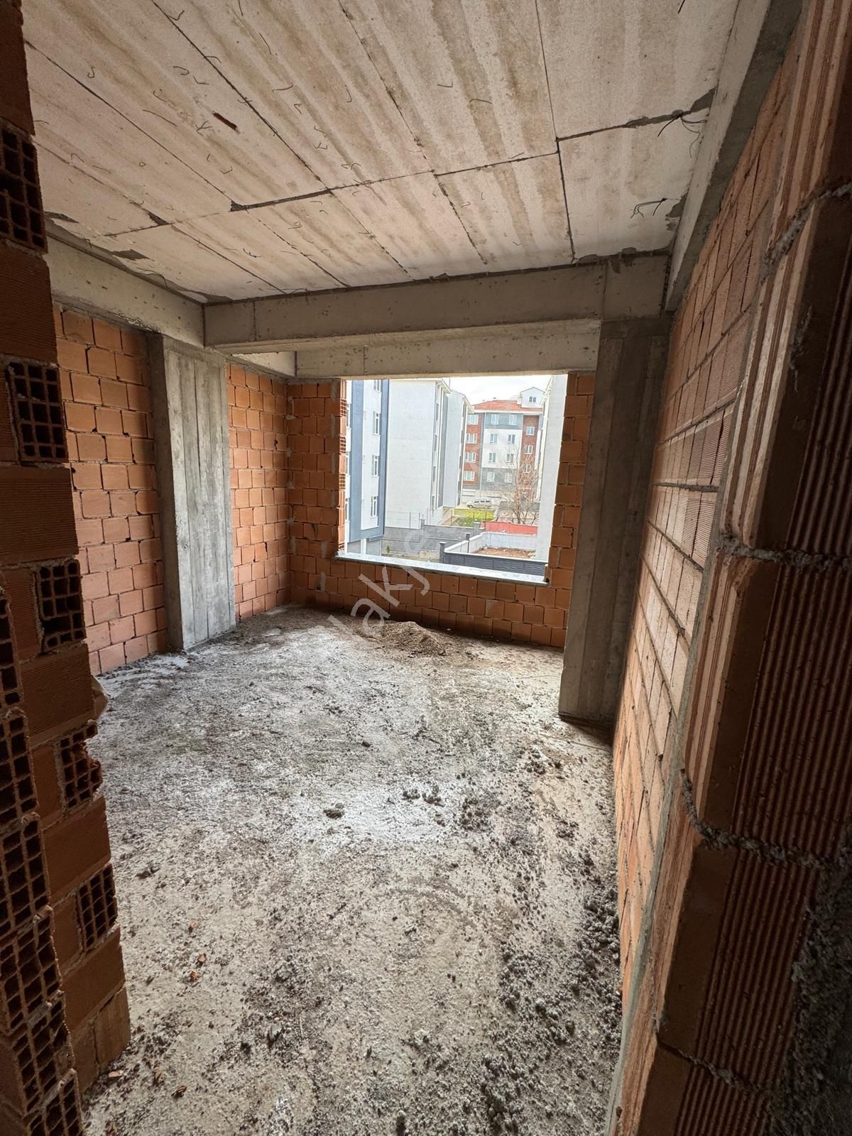 Elmas Emlaktan Albayrak Caddesi Yakını 2+1