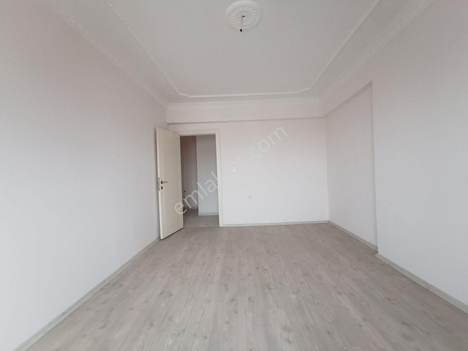 Kent'ten Şirinte'de Manzaralı Teras Balkonlu 3+1 Fırsat Daire - Görsel 8