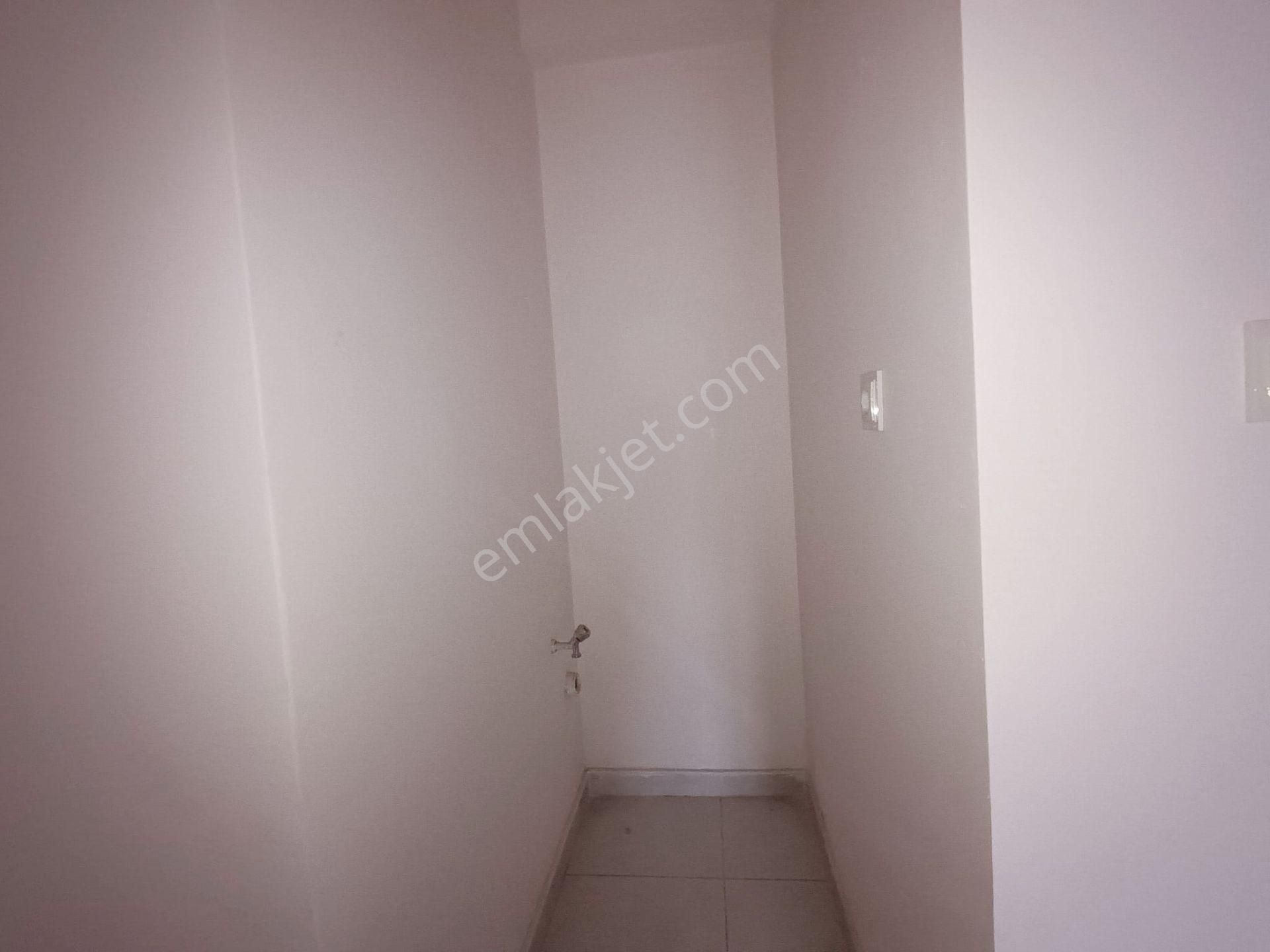 Kent'ten Şirinte'de Manzaralı Teras Balkonlu 3+1 Fırsat Daire - Görsel 14