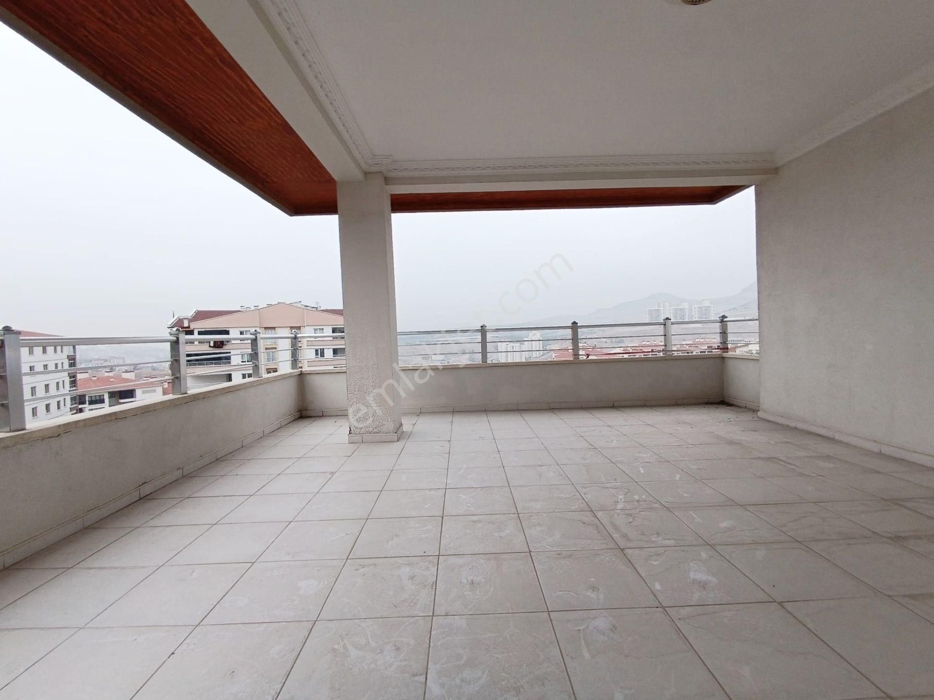 Kent'ten Şirinte'de Manzaralı Teras Balkonlu 3+1 Fırsat Daire