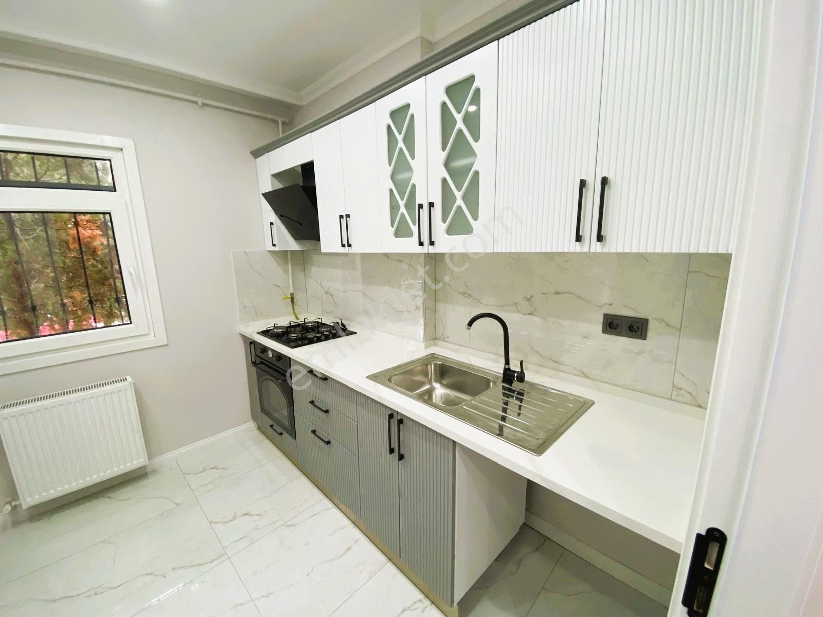 Süreyya Plajında Komple Yenilenmiş 110 M² 3+1 Daire