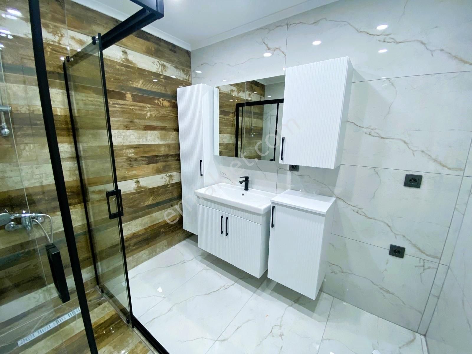 Süreyya Plajında Komple Yenilenmiş 110 M² 3+1 Daire - Görsel 11