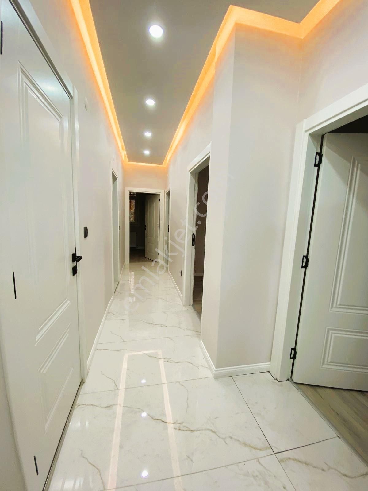 Süreyya Plajında Komple Yenilenmiş 110 M² 3+1 Daire - Görsel 8