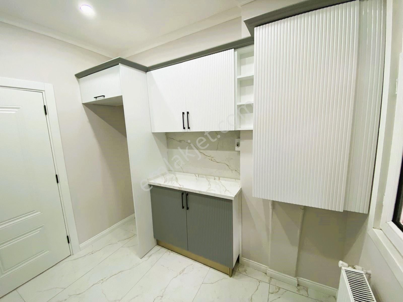 Süreyya Plajında Komple Yenilenmiş 110 M² 3+1 Daire - Görsel 13