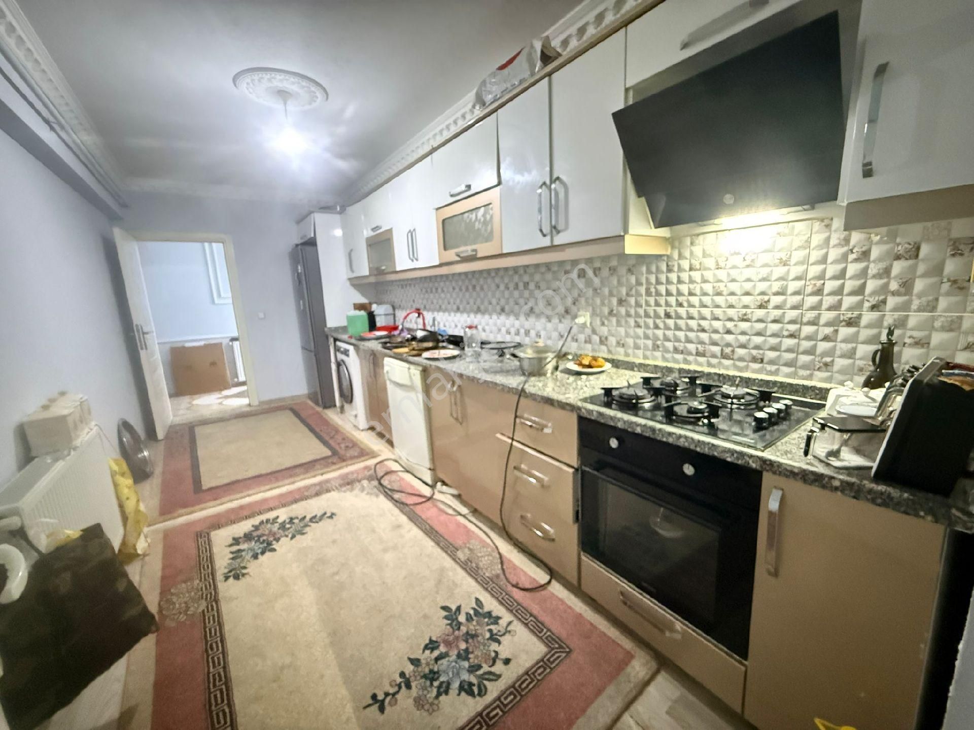 Tuşba Emlaktan Satılık İskanlı Kombili Ara Kat Çift Teraslı 3+1 - Görsel 33