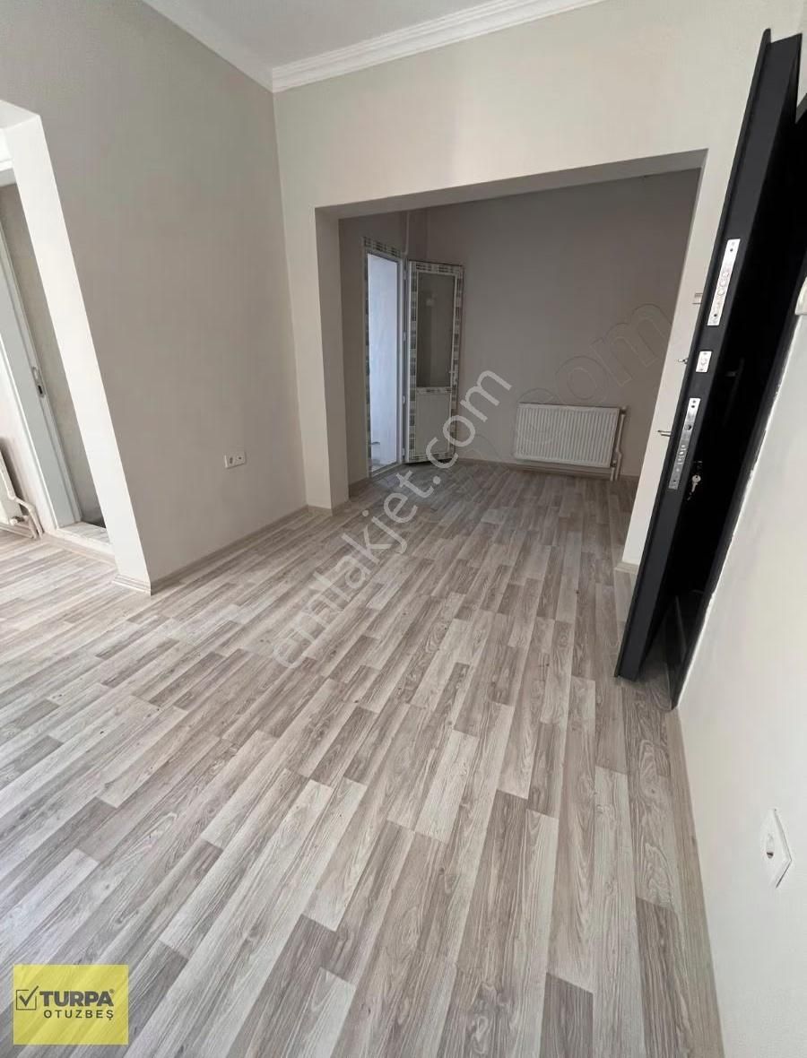 Turpa Otuzbeş'ten Atilla Mahallesinde 1+1 Tadilatlı Daire - Görsel 6
