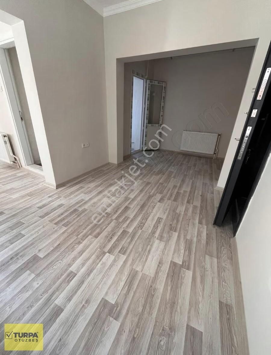 Turpa Otuzbeş'ten Atilla Mahallesinde 1+1 Tadilatlı Daire - Görsel 13