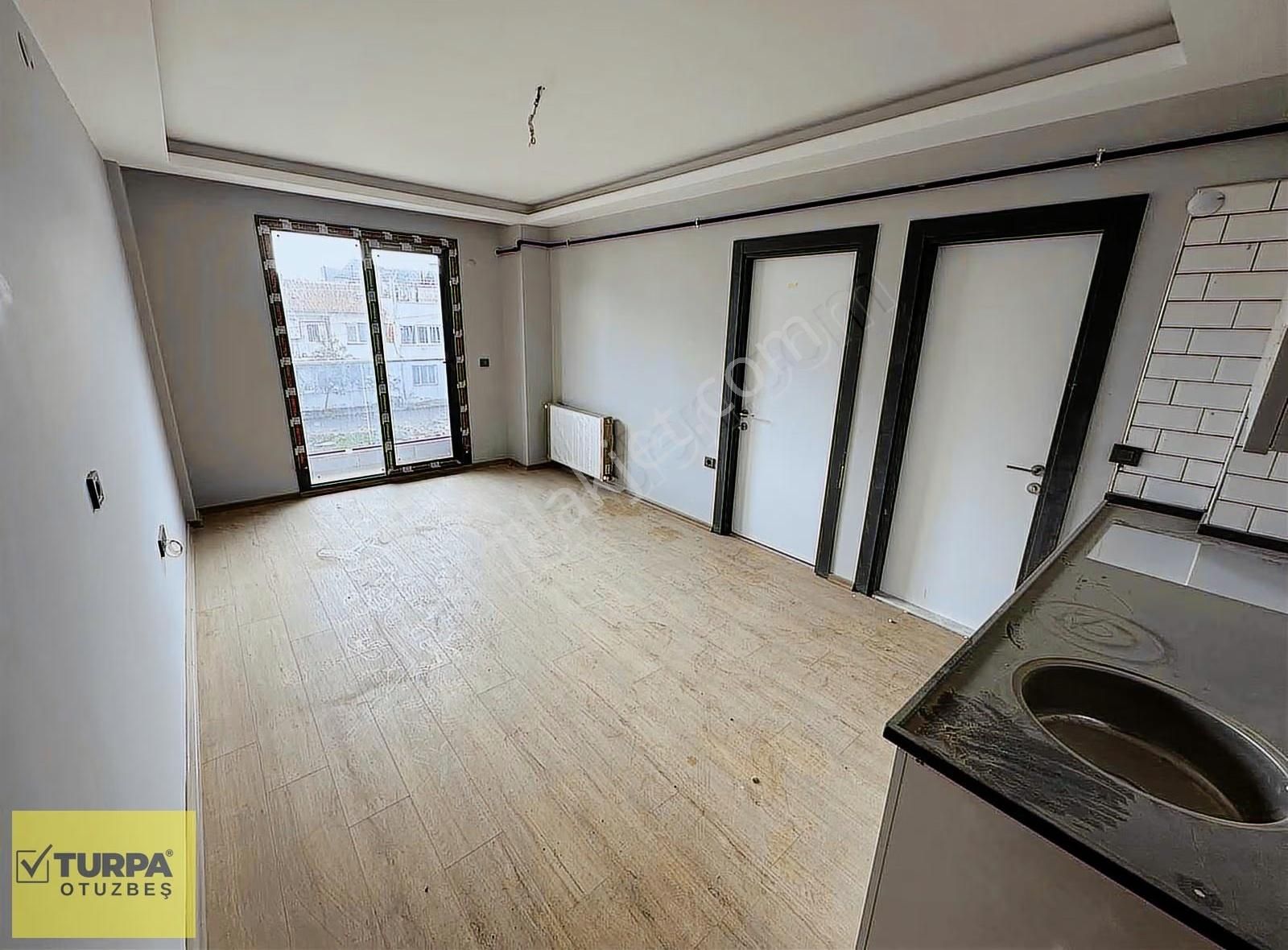 Turpa Otuzbeşten Gaziemirde Sıfır Lüks Aydınlık Kiralık Daire!