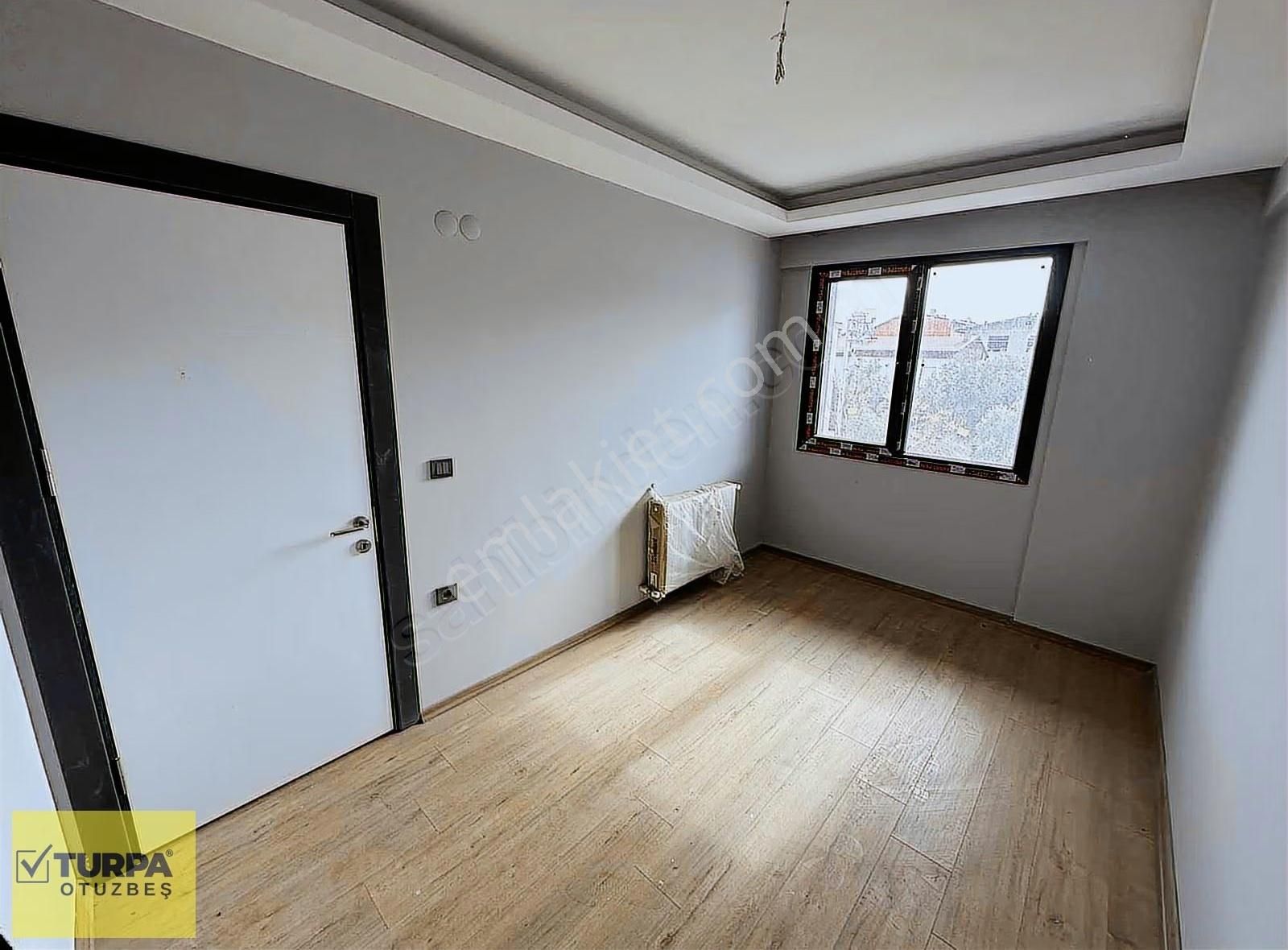 Turpa Otuzbeşten Gaziemirde Sıfır Lüks Aydınlık Kiralık Daire! - Görsel 3