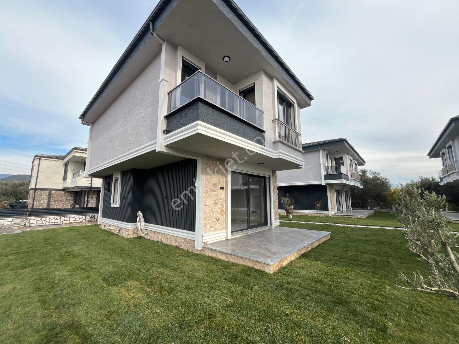 ▶ ▶akçay Körfez'den Havuzlu Denize 150 Mt Doğa İle İç İçe 3+1 Sıfır Villa