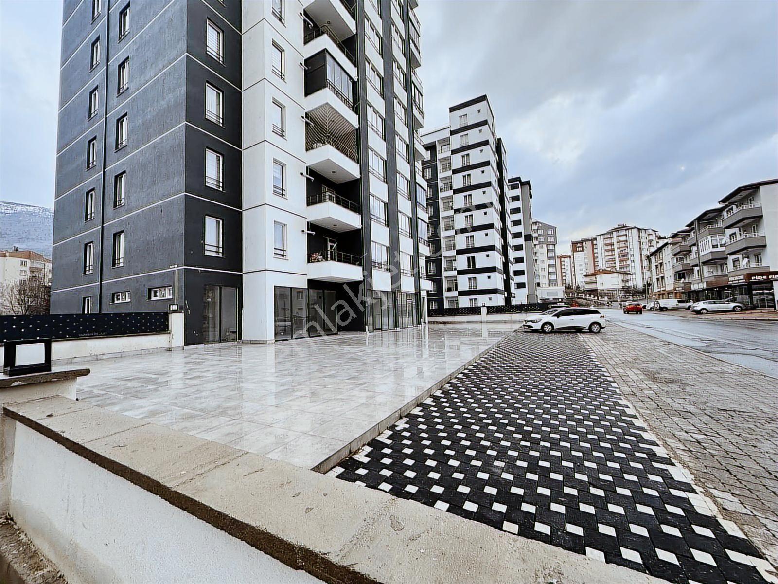 Bahçelievler Caddesi 300m² Kiralık Dükkan - Görsel 33