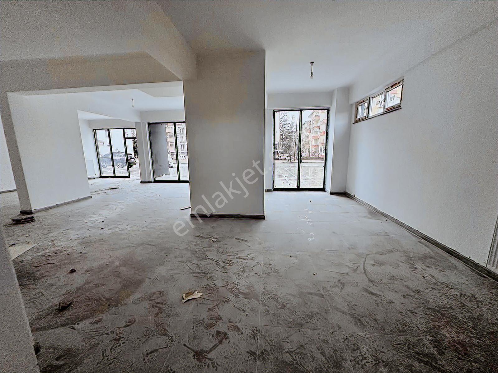 Bahçelievler Caddesi 300m² Kiralık Dükkan - Görsel 27
