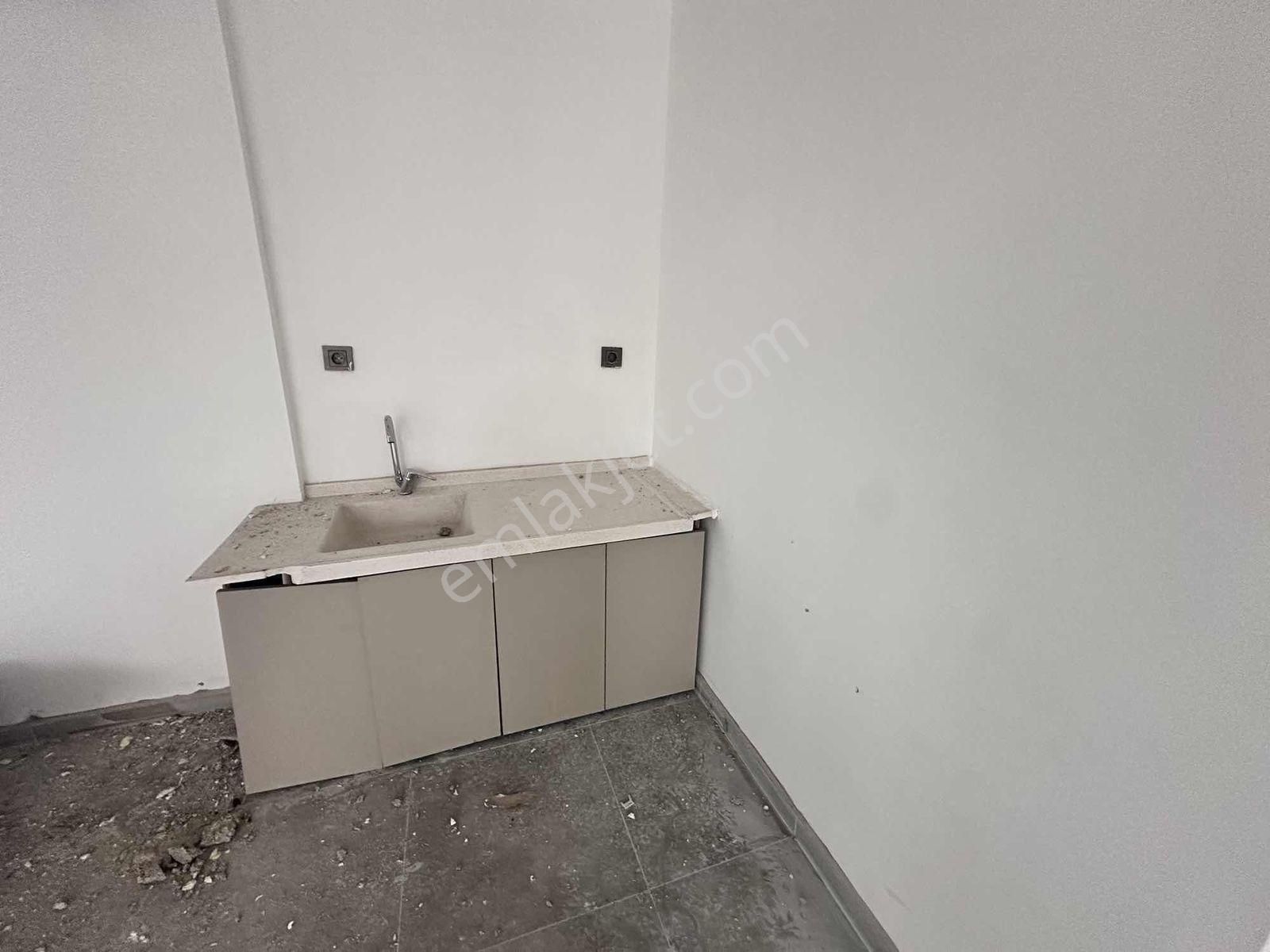 Bahçelievler Caddesi 300m² Kiralık Dükkan - Görsel 2
