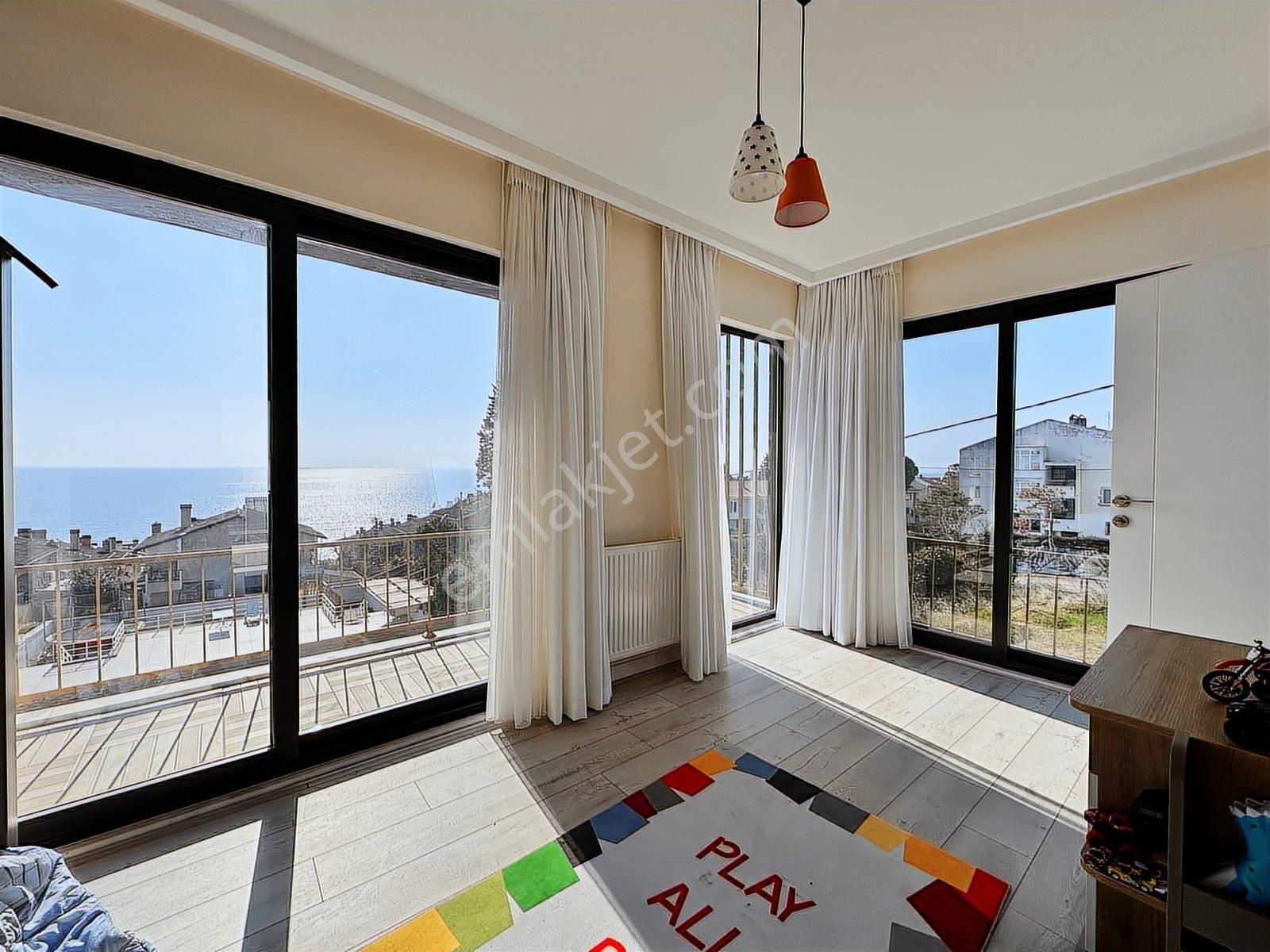 Deniz Manzaralı Emsalsiz Güzellikte Satılık Müstakil Villa