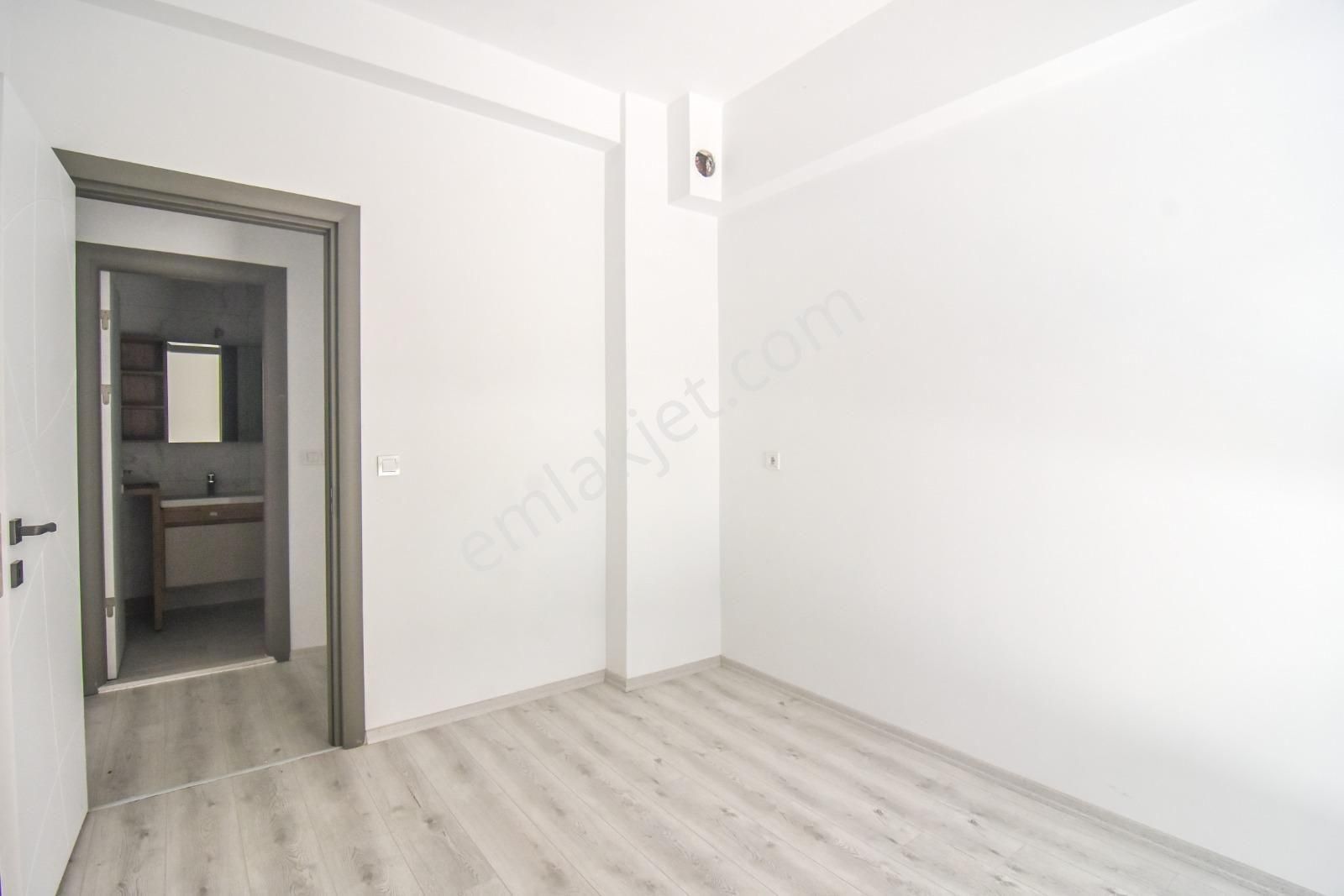 Kuşadası Garaj Arkası 2+1 Satılık Daire - Görsel 31