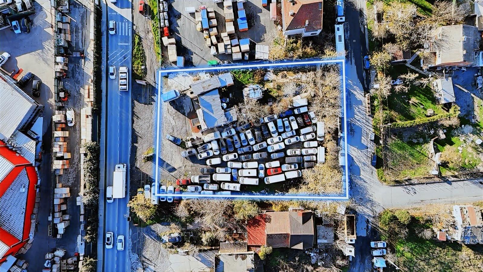 Arnavutköy De Cadde Cephe 1400m2 Satılık Ticari Arsa