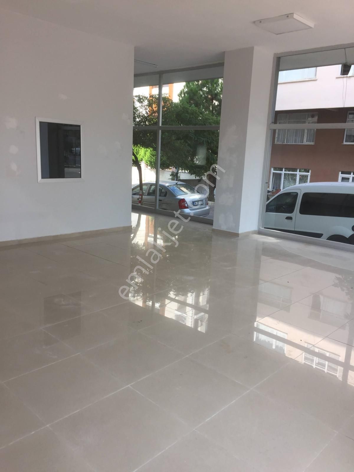 Maltepe'nin En İşlek Noktasında Köşe Başı Satılık Dükkan - Görsel 2