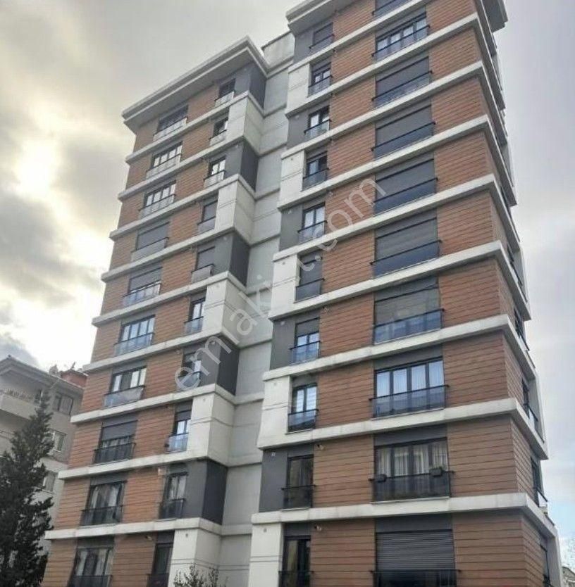 Kadiköy Şenesenevlerde Central Hastanesi Yakını 3+1 İskanlı Mükemmel Dairea