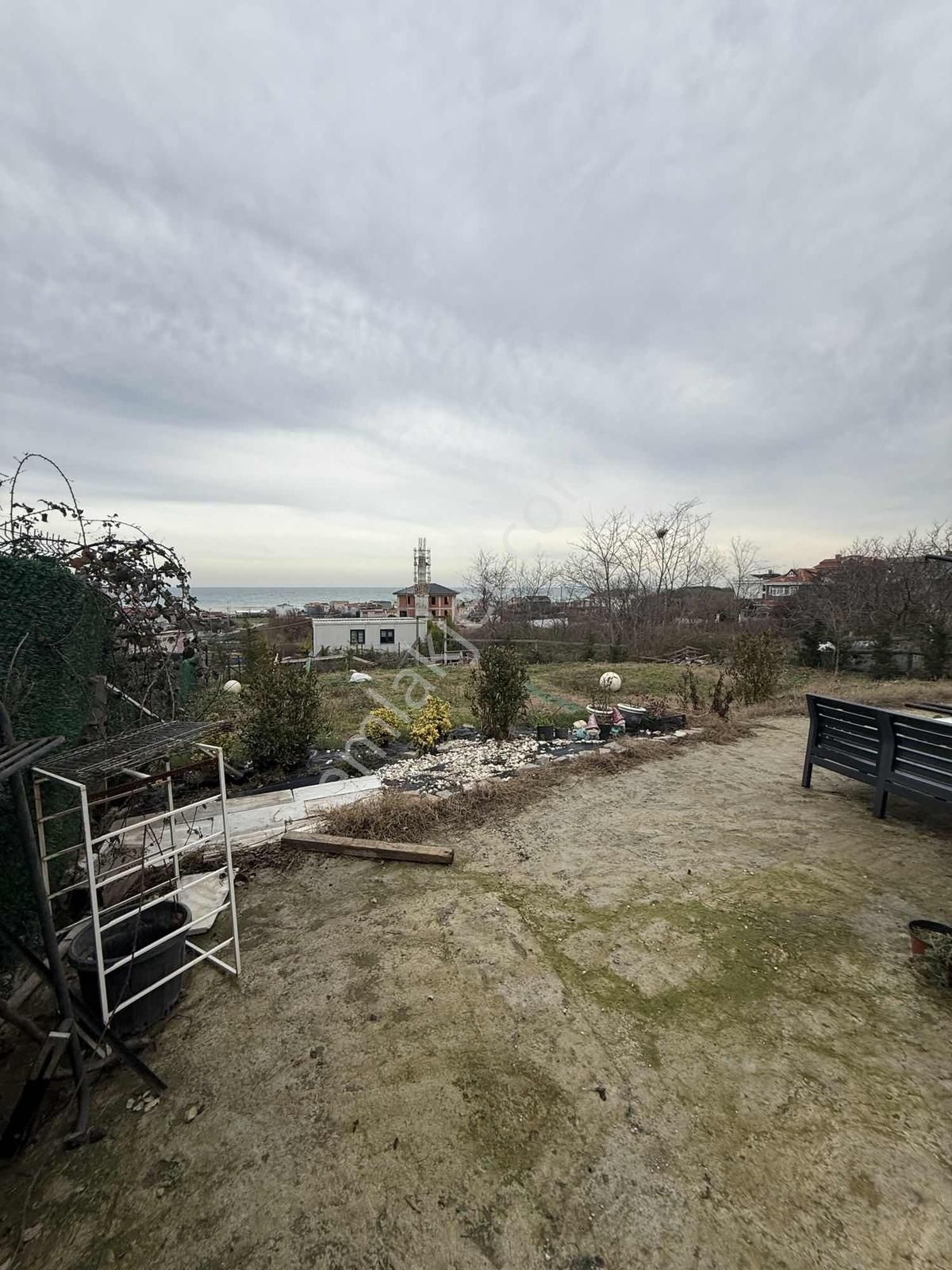 Karaburun Da Konteyner Ve Bahçesi Olan Deniz Manzaralı Arsa - Görsel 3