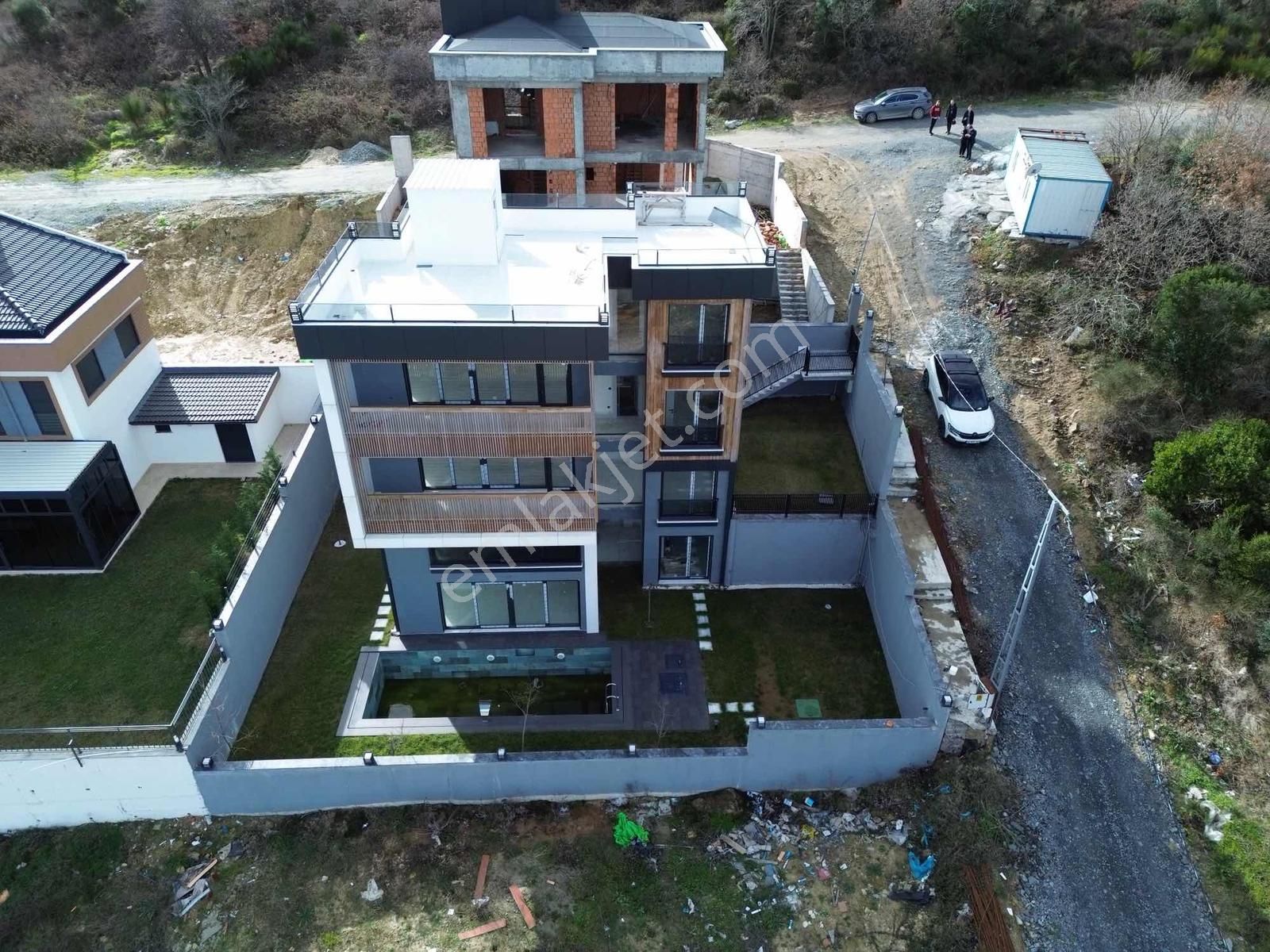 Satılık Arnavutköy Karaburun'da Deniz Manzaralı Lüx Villa
