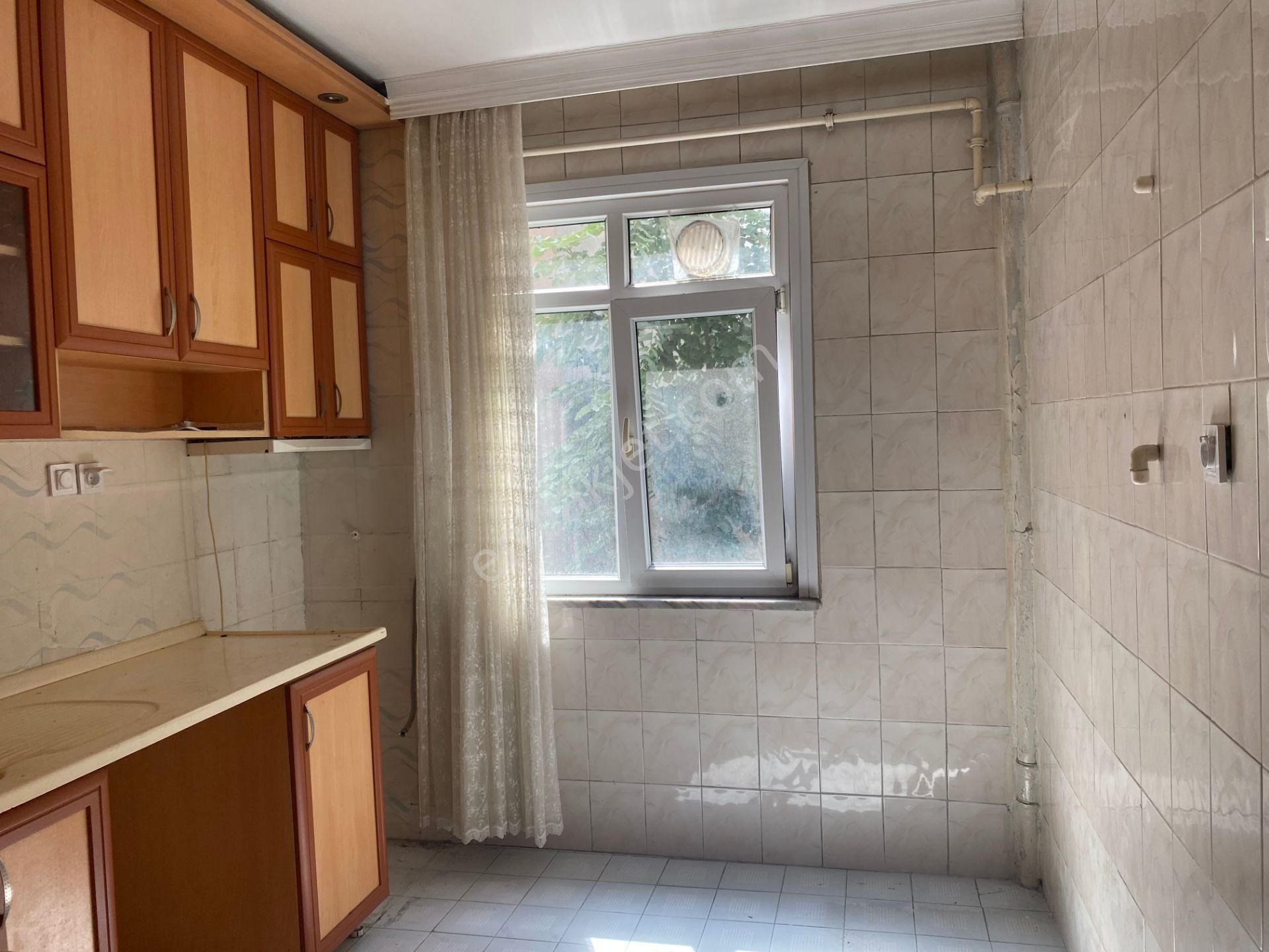Avrupa Emlak Tan Davut Paşa Mah 90m² 2+1 1.normal Kat-hisseli Tapu,16m² Arsa Tapulu(memur Kiracılı) - Görsel 5
