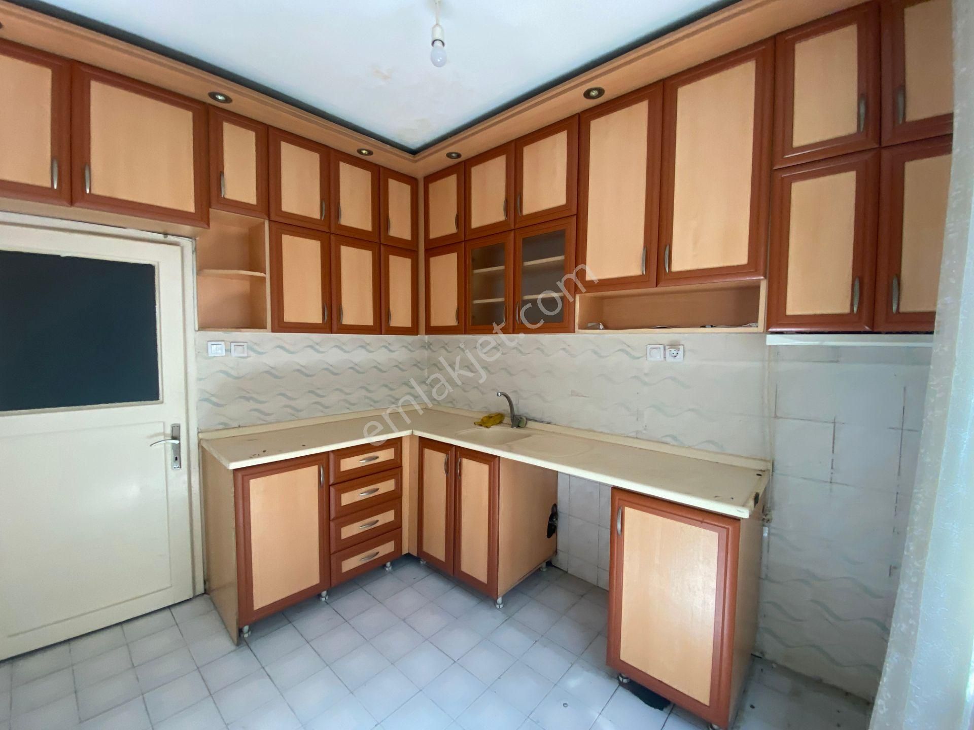 Avrupa Emlak Tan Davut Paşa Mah 90m² 2+1 1.normal Kat-hisseli Tapu,16m² Arsa Tapulu(memur Kiracılı) - Görsel 7