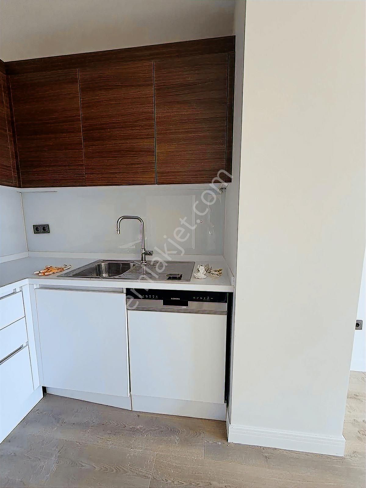 Lüxerada Kiralık Teraslı 1+1 | Ofis & Oturuma Uygun - Görsel 8