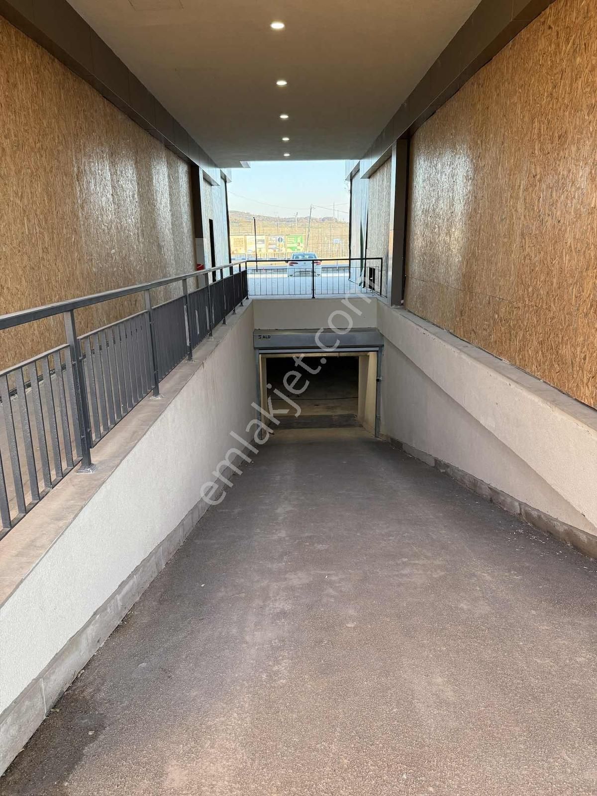 Lüxerada Kiralık Teraslı 1+1 | Ofis & Oturuma Uygun - Görsel 5