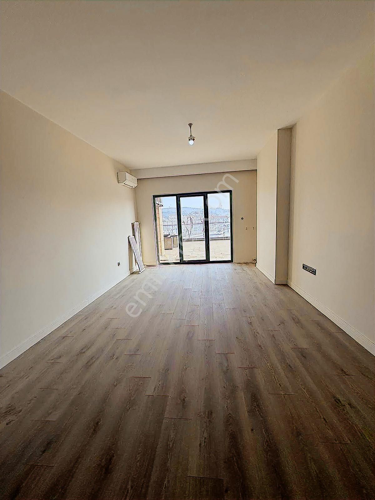 Lüxerada Kiralık Teraslı 1+1 | Ofis & Oturuma Uygun - Görsel 17