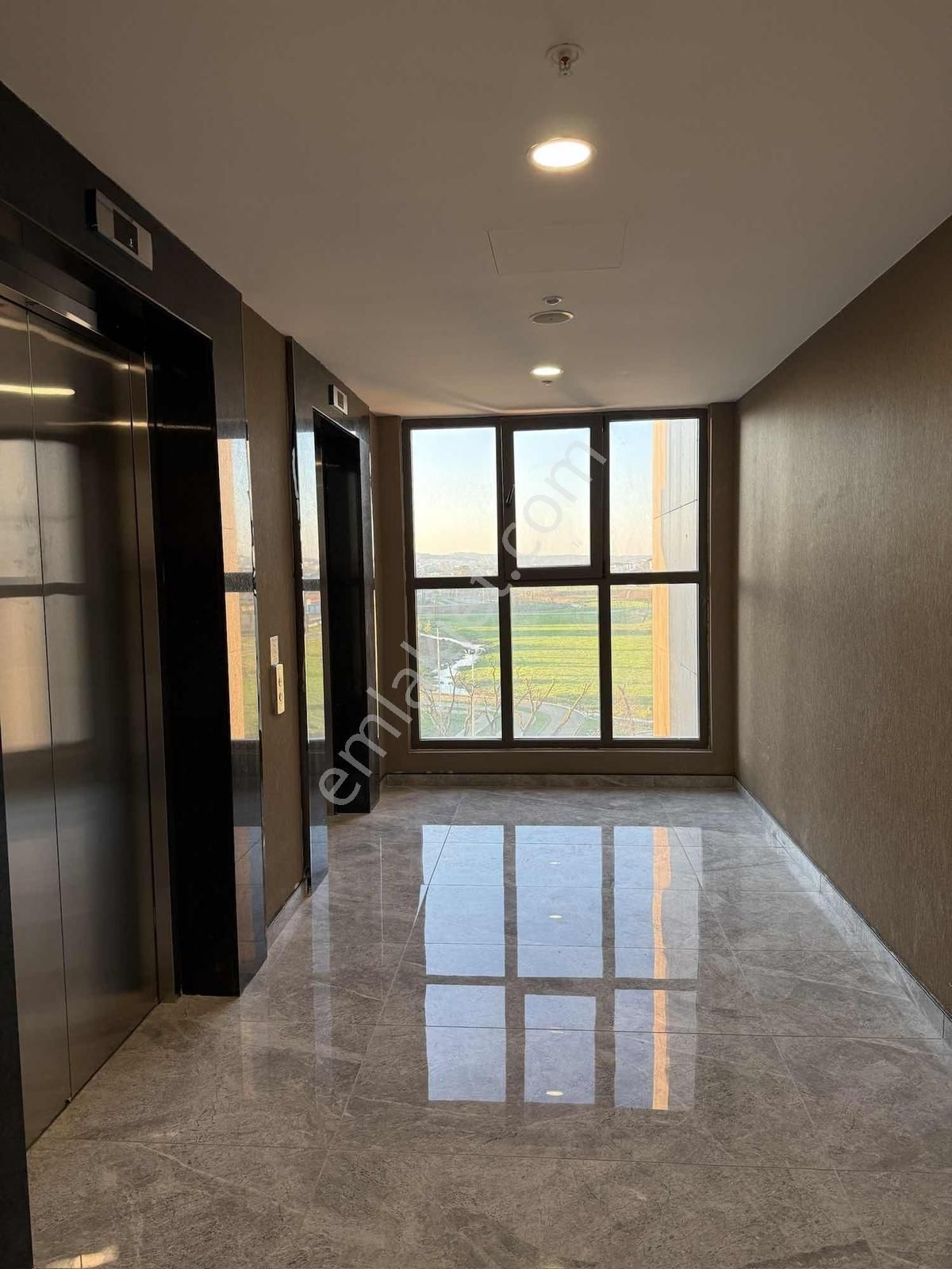 Lüxerada Kiralık Teraslı 1+1 | Ofis & Oturuma Uygun - Görsel 4