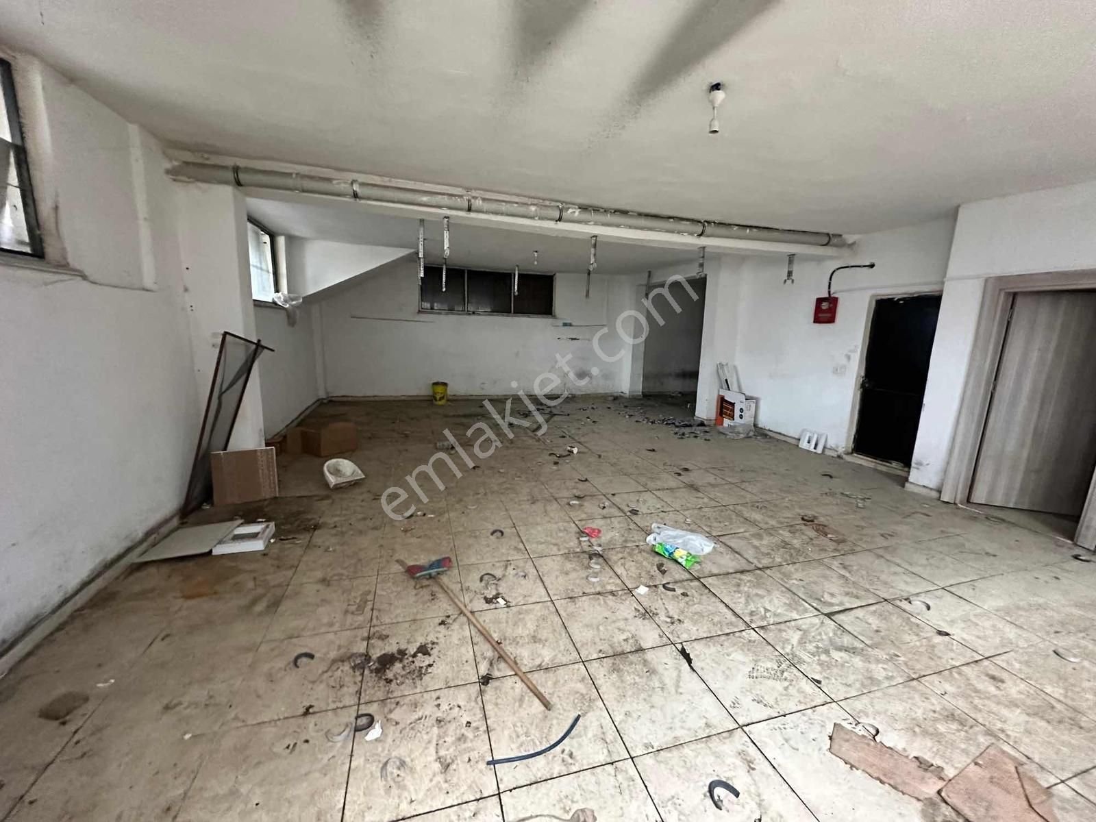 Atatürk Mahallesinde 4 Cepheli Kiralık Geniş Dükkan - Görsel 7