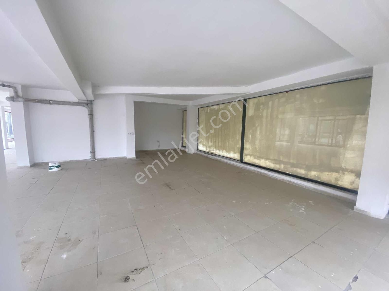 Atatürk Mahallesinde 4 Cepheli Kiralık Geniş Dükkan - Görsel 5