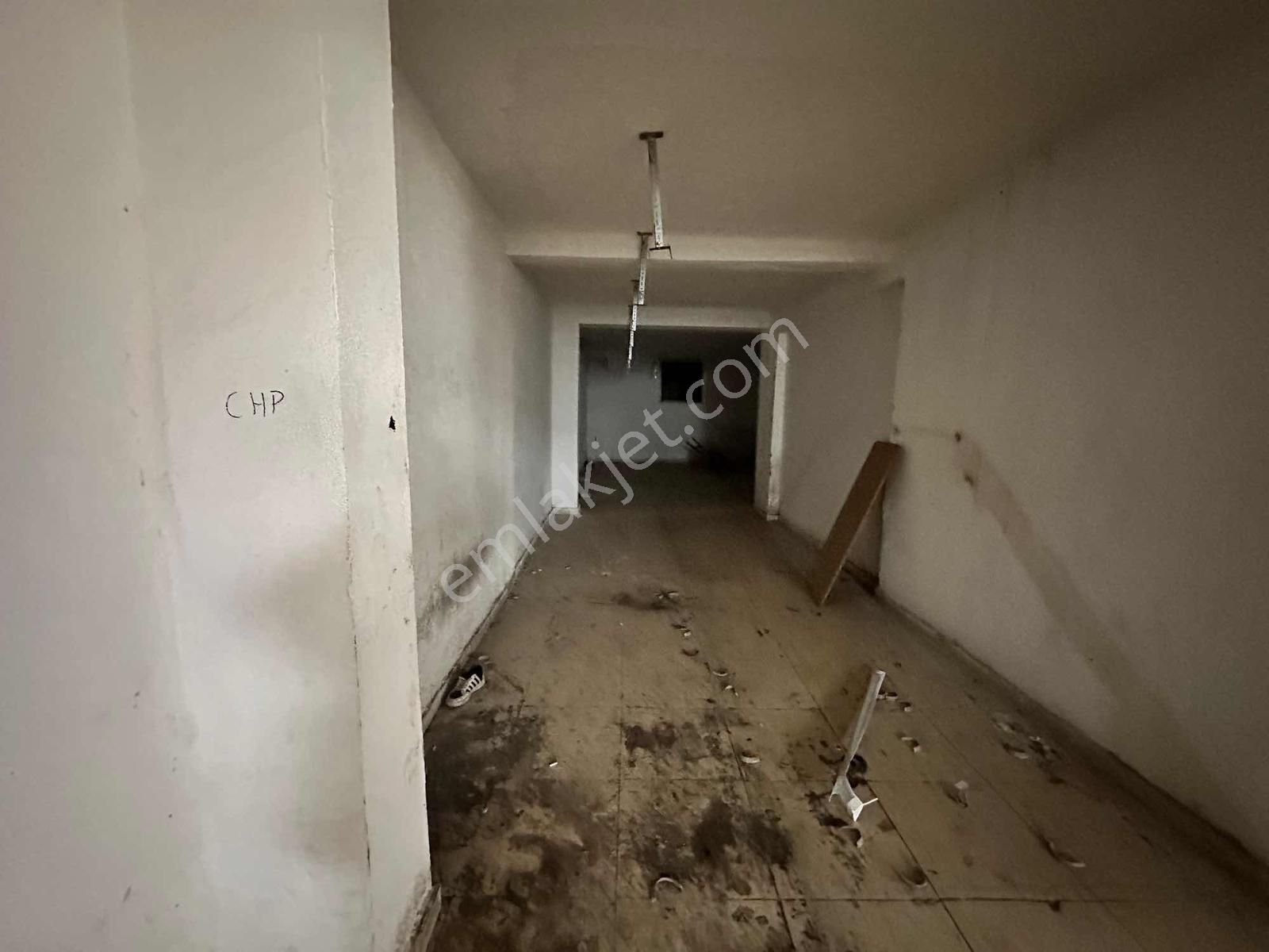 Atatürk Mahallesinde 4 Cepheli Kiralık Geniş Dükkan - Görsel 12