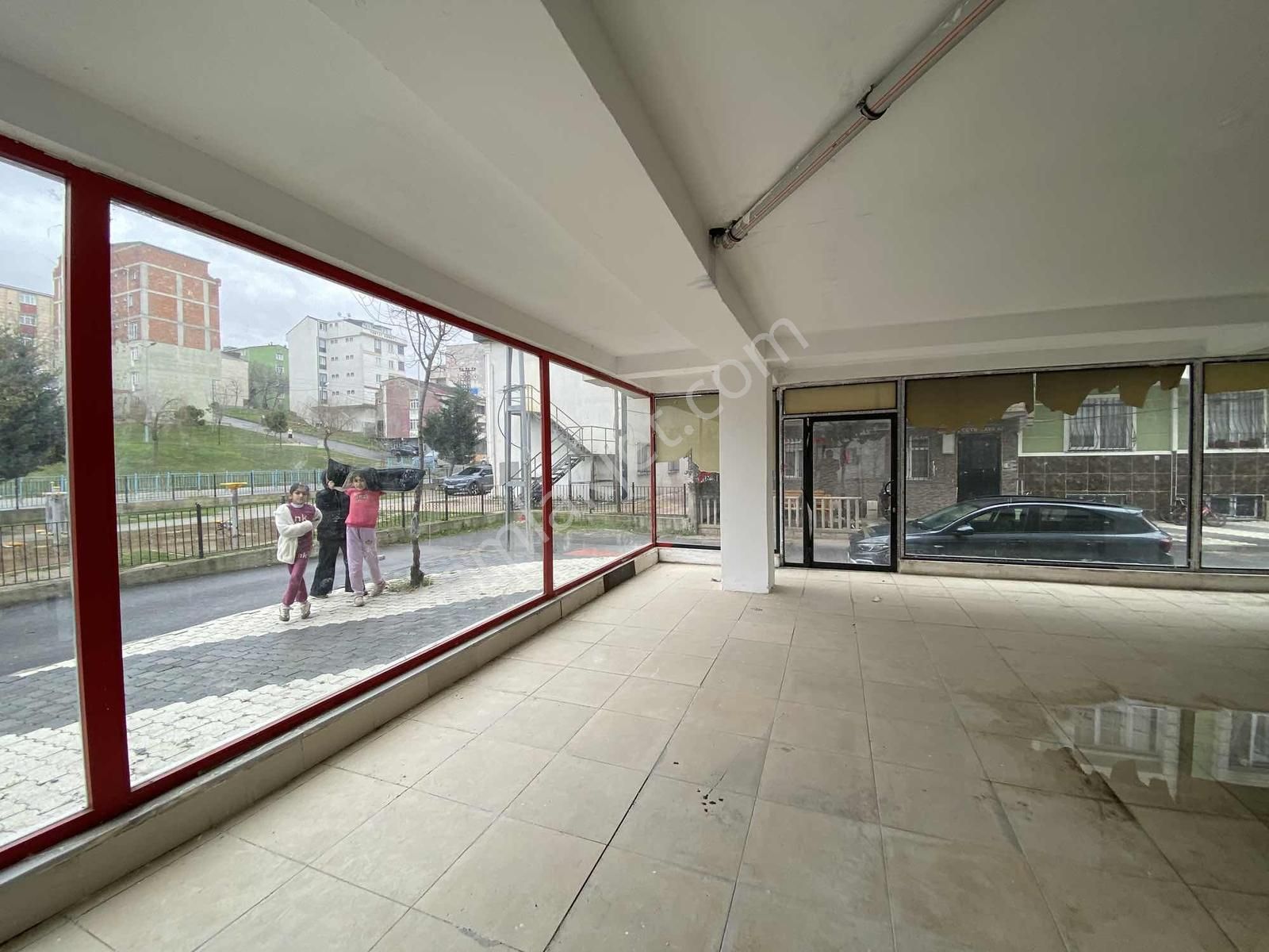 Atatürk Mahallesinde 4 Cepheli Kiralık Geniş Dükkan - Görsel 3