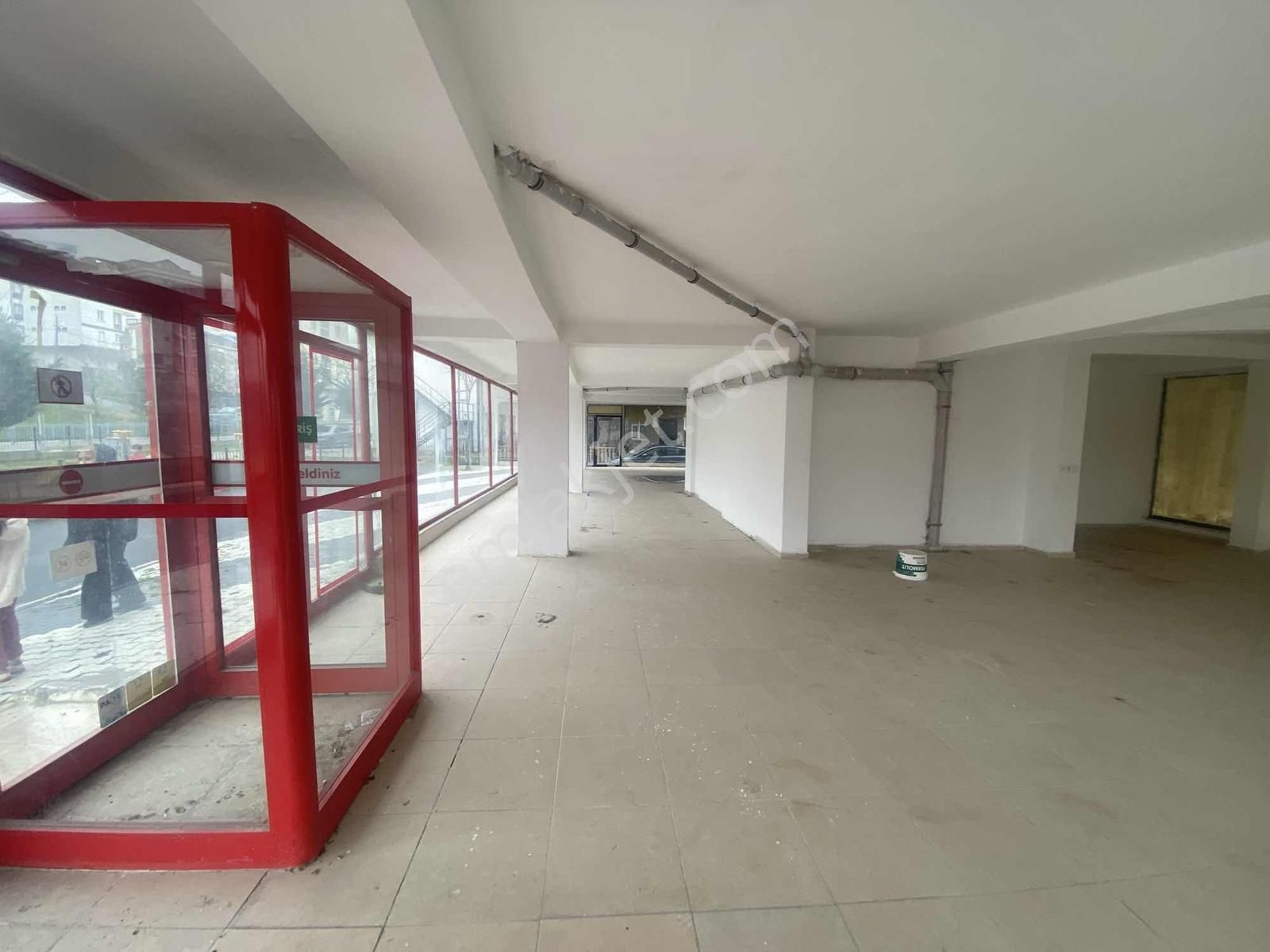Atatürk Mahallesinde 4 Cepheli Kiralık Geniş Dükkan - Görsel 6