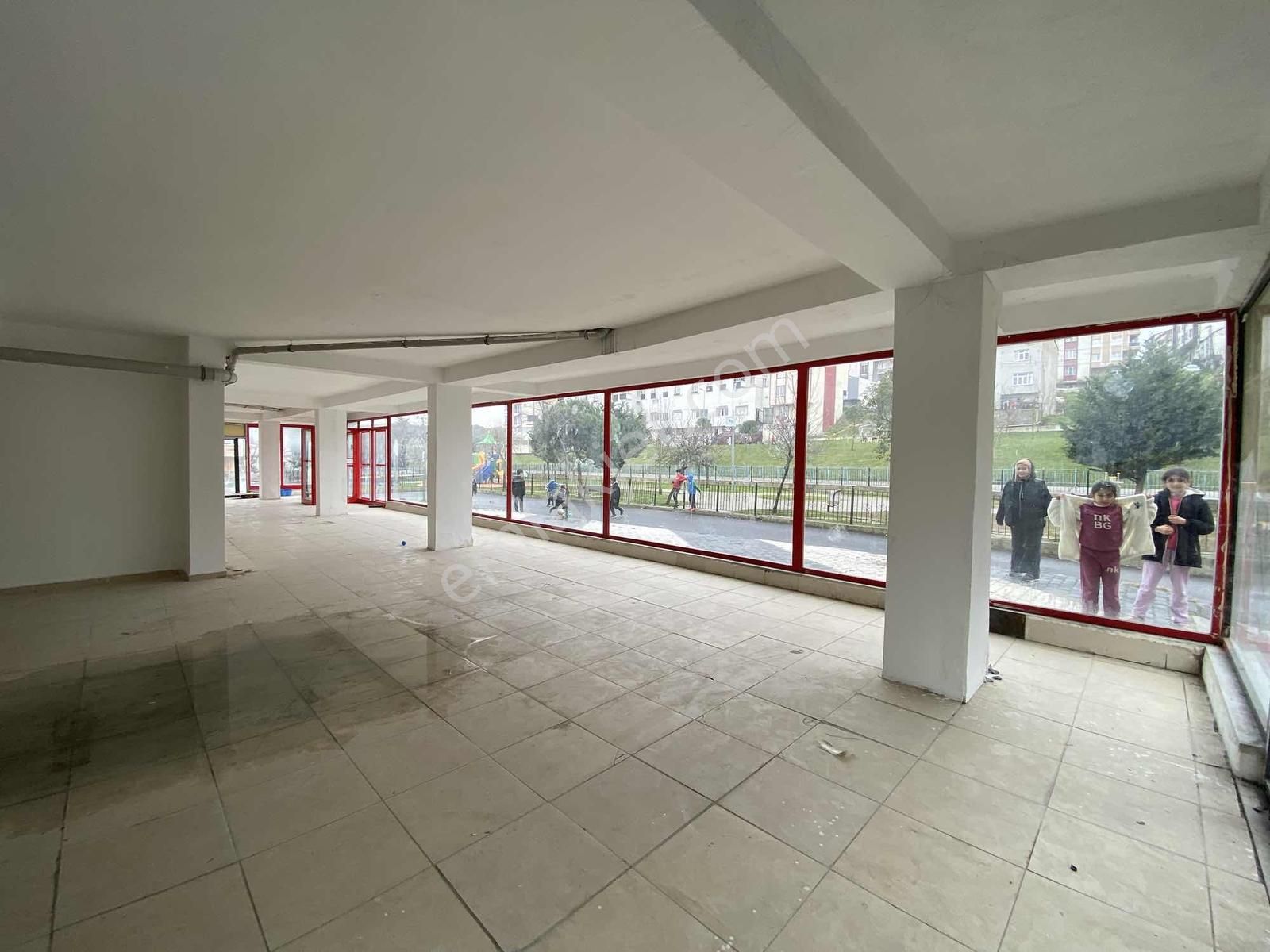 Atatürk Mahallesinde 4 Cepheli Kiralık Geniş Dükkan - Görsel 8