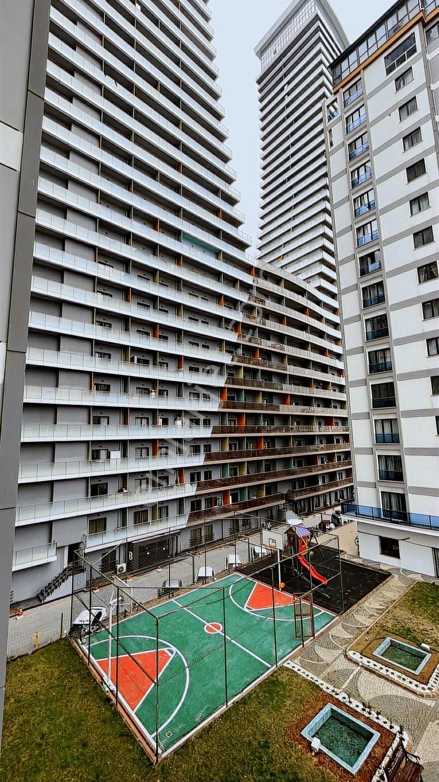 Mavera Ahsen Sitesinde Metrobüse Yakın Boş Kiralık Daire