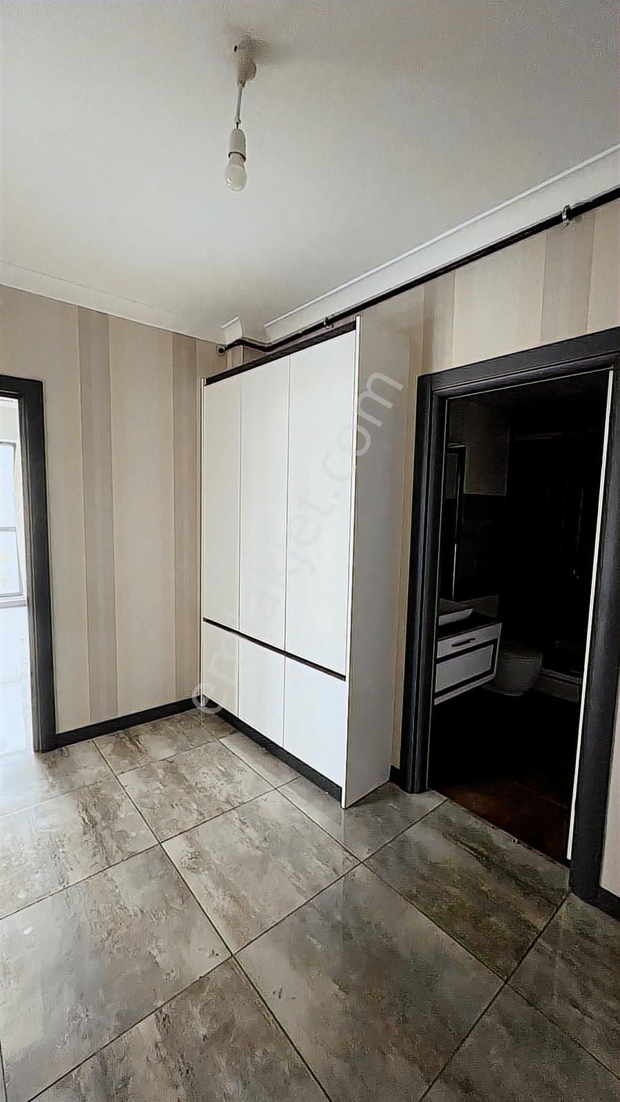 Mavera Ahsen Sitesinde Metrobüse Yakın Boş Kiralık Daire - Görsel 4