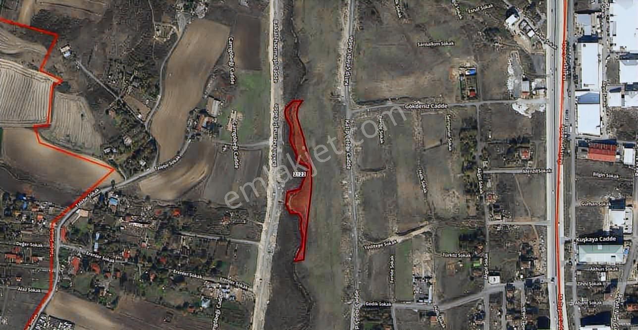 Arnavutköy Haraççı Türkköşede Satılık Tarla