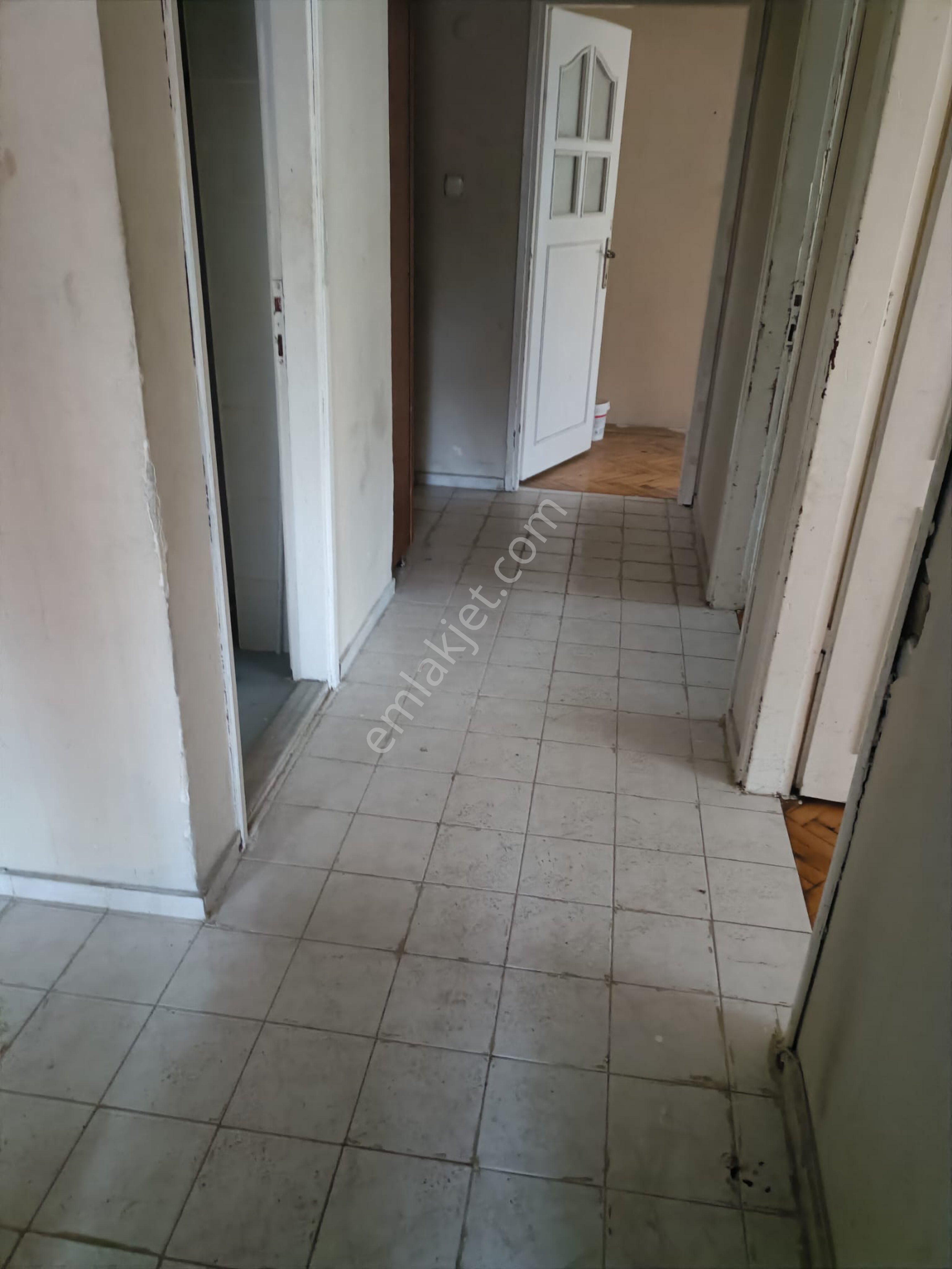 İstasyon Mahallesinde Bekarlara Merkezi Konumda Kiralık Daire