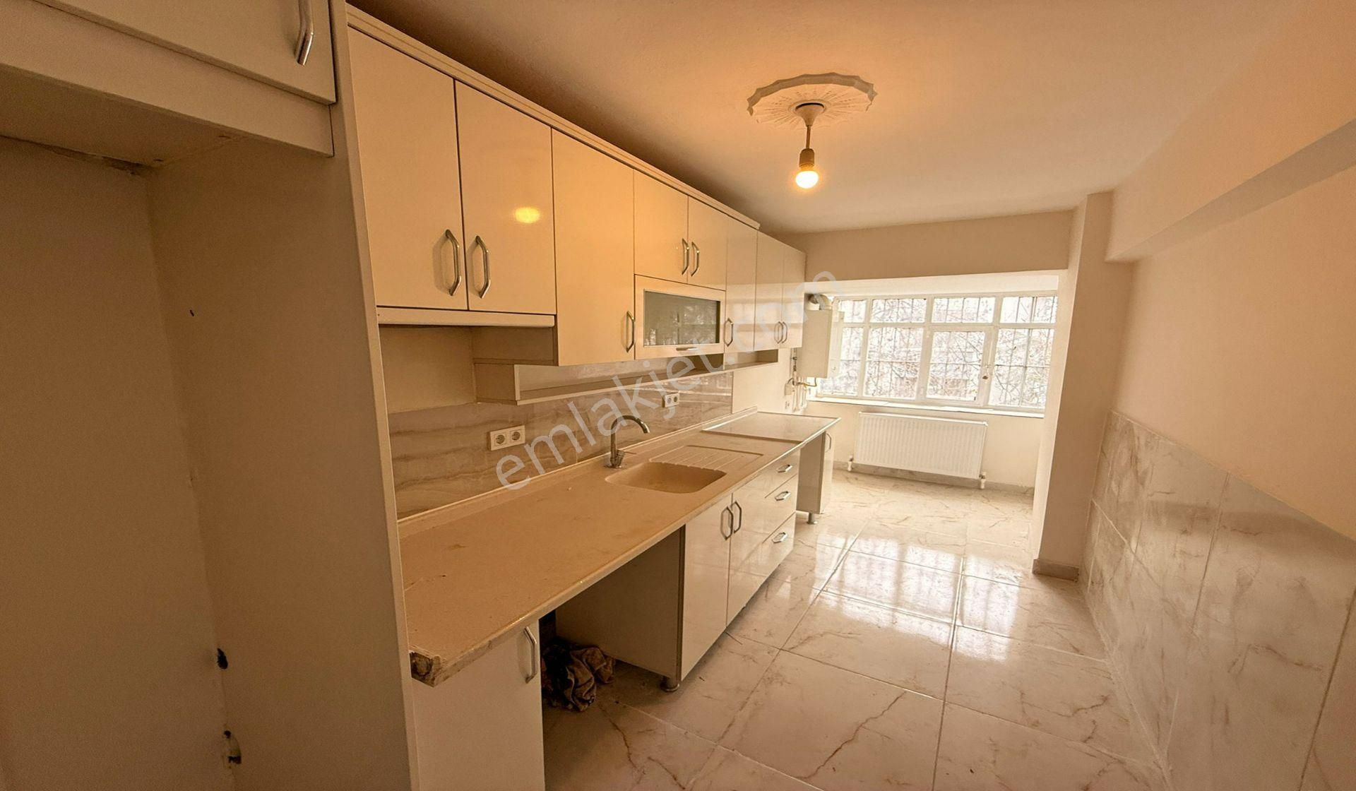 İncirli Danışment Yakını 3+1 Ful Yapılı Kök Tapu Türk Hamamlı