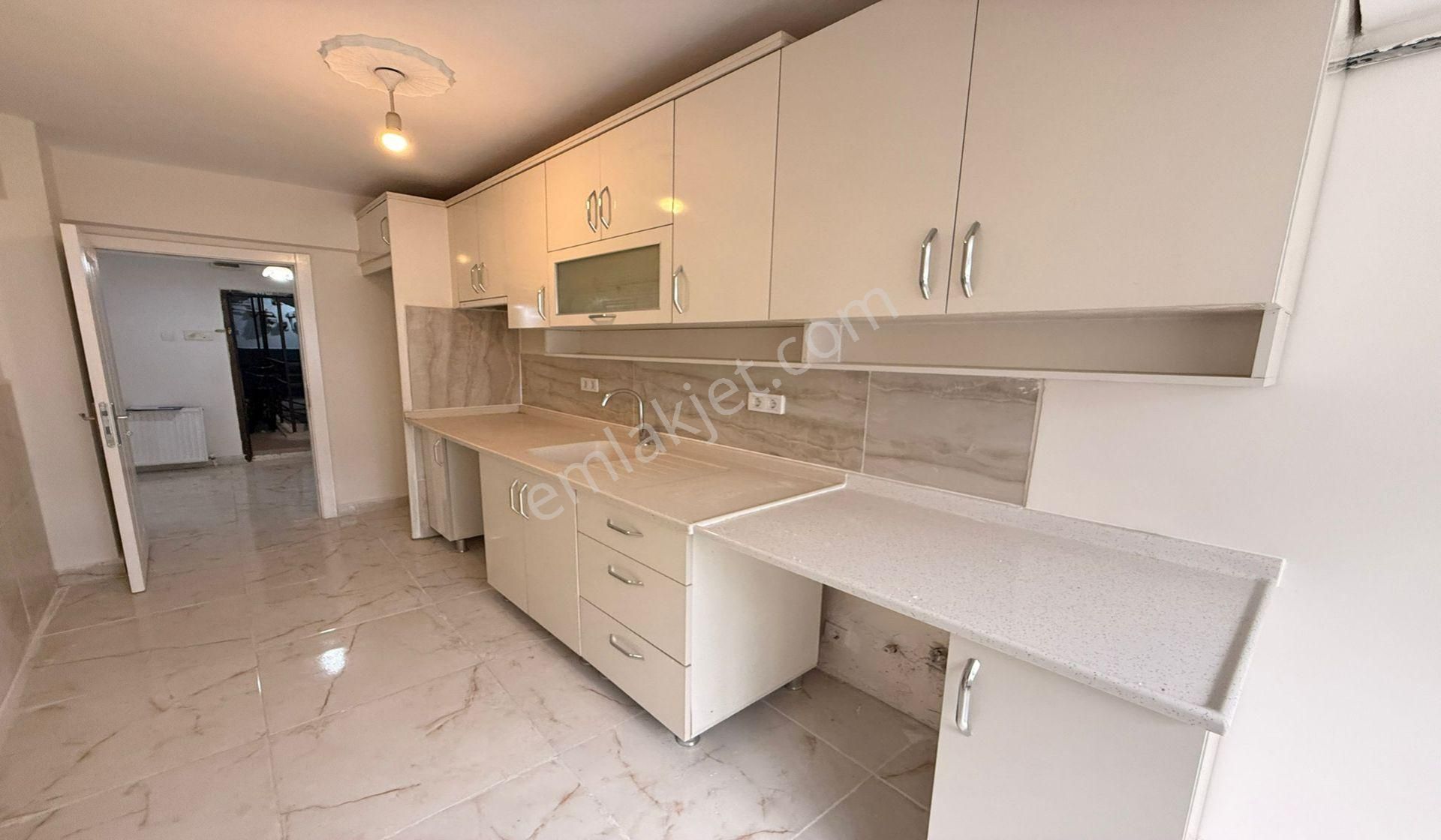 İncirli Danışment Yakını 3+1 Ful Yapılı Kök Tapu Türk Hamamlı - Görsel 4