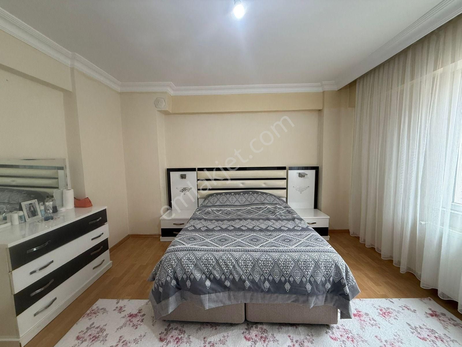 Tuşba Emlaktan Satılık Ara Kat İskanlı Kombili Ebeveyn Banyolu 3+1 - Görsel 4