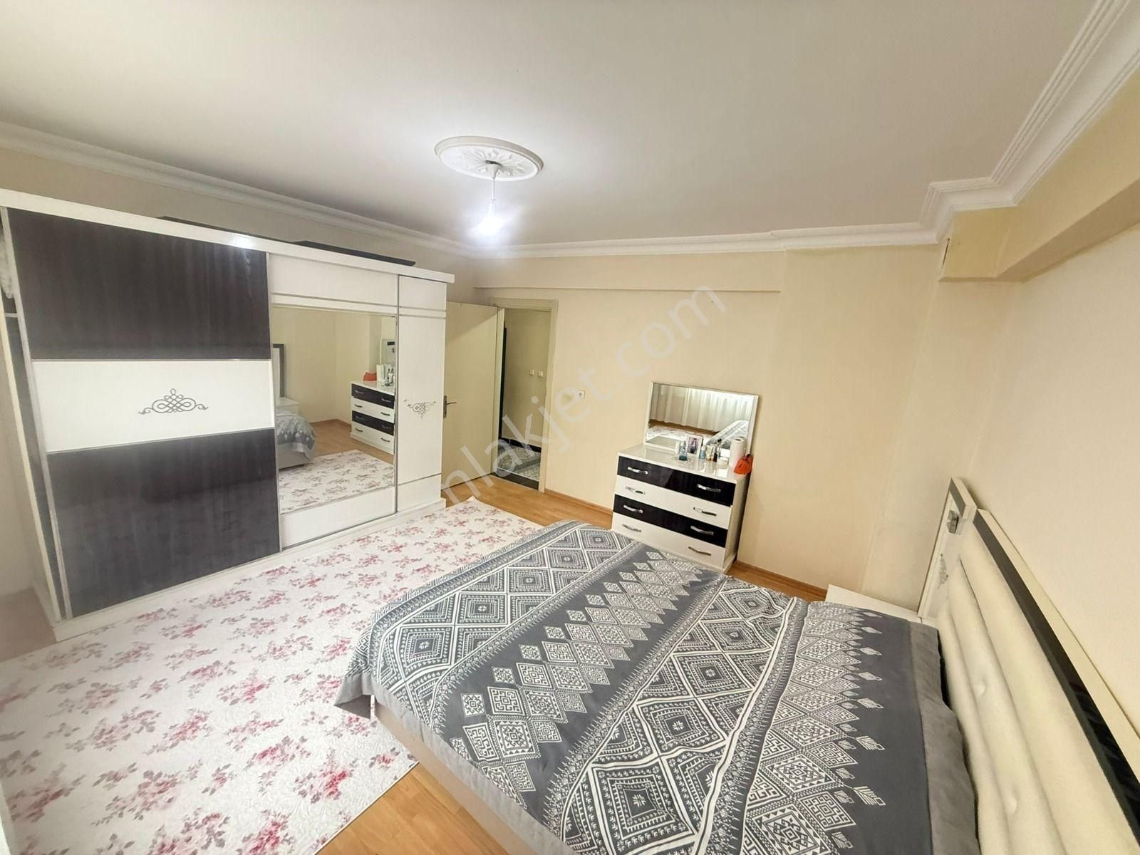 Tuşba Emlaktan Satılık Ara Kat İskanlı Kombili Ebeveyn Banyolu 3+1 - Görsel 8