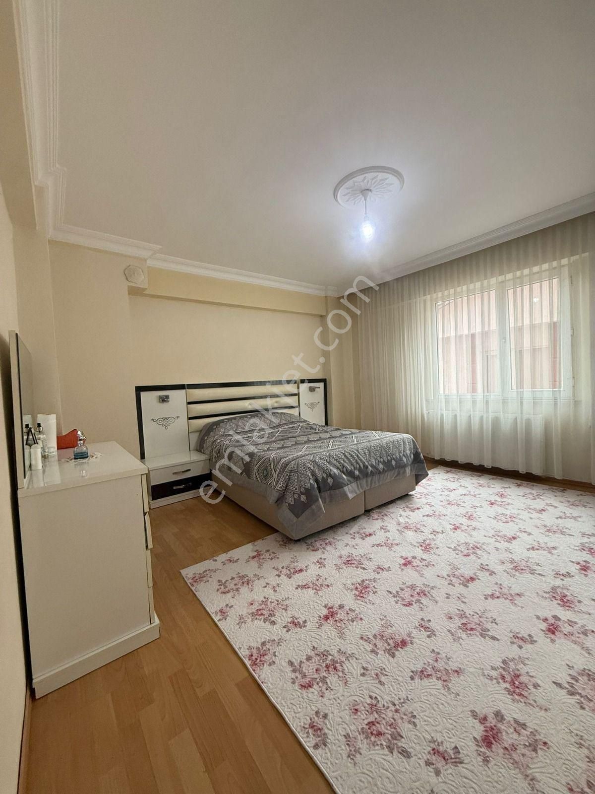 Tuşba Emlaktan Satılık Ara Kat İskanlı Kombili Ebeveyn Banyolu 3+1 - Görsel 12